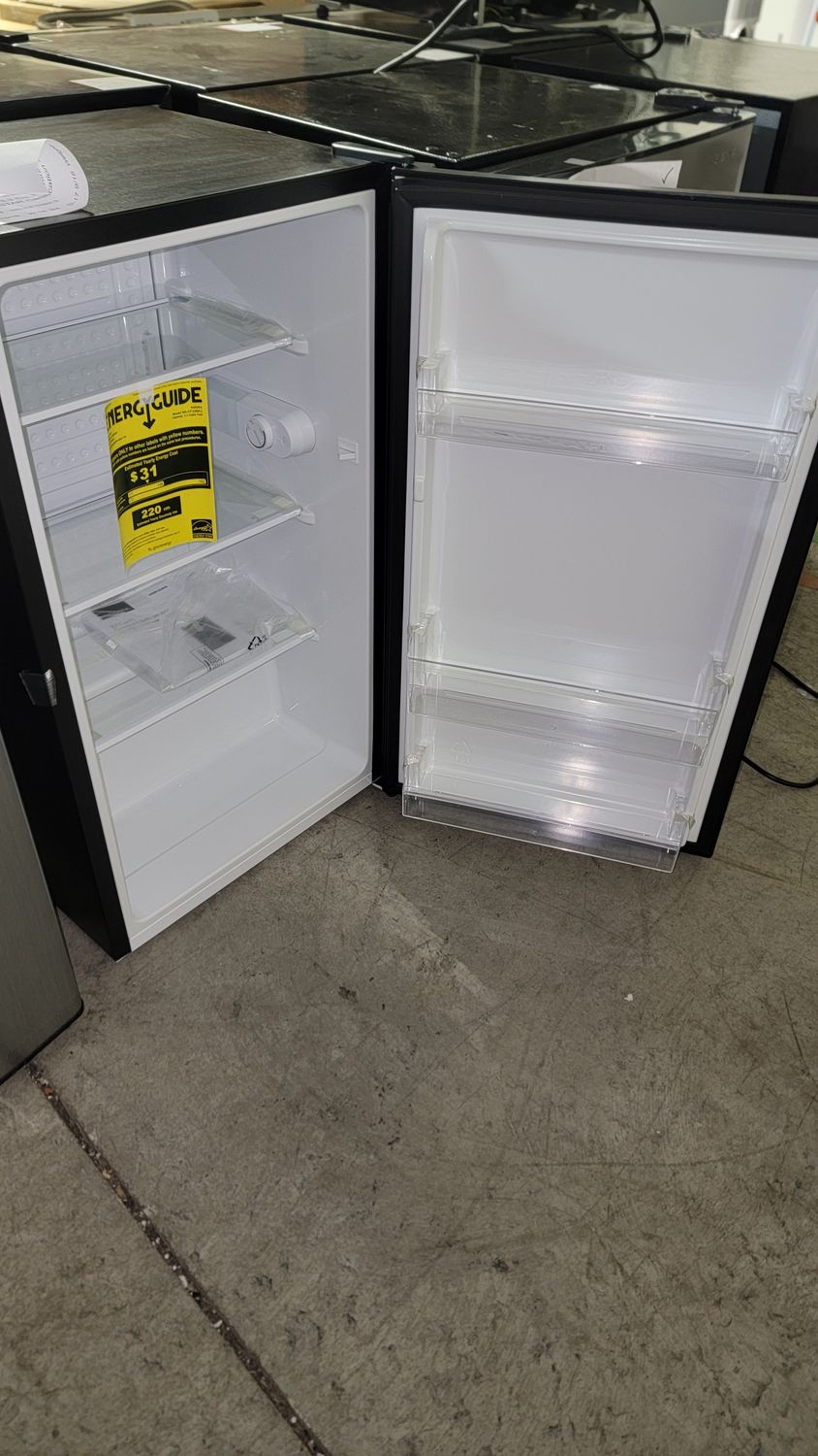 927 Insignia™ - 3.3 Cu. Ft. Mini Fridge with ENERGY STAR Certification - Black  NS-CF33BK3