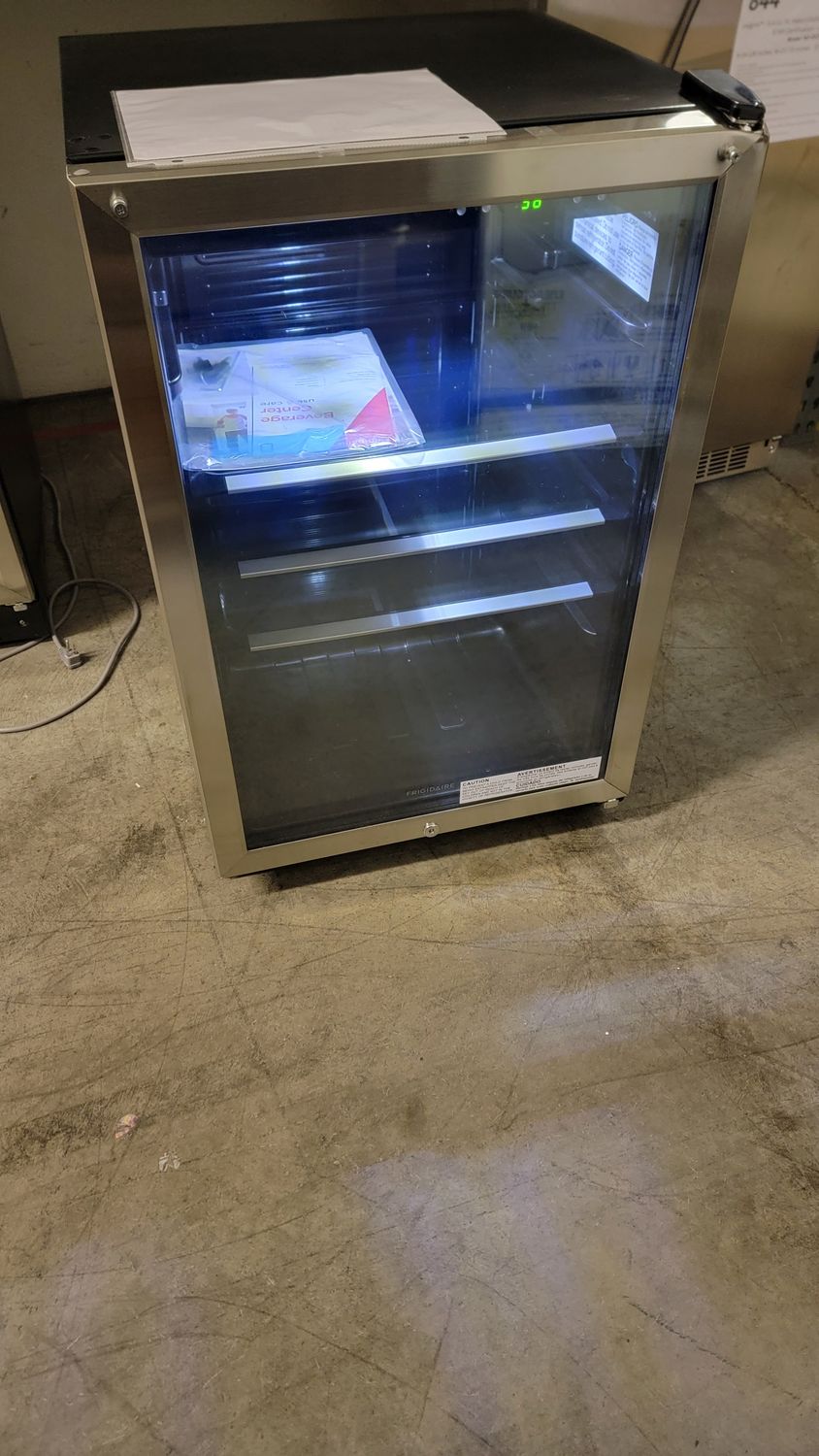 855 Frigidaire - 4.6 Cu. Ft. 138 12 oz. Can Capacity Beverage Center - Stainless Steel FRYB4623AS