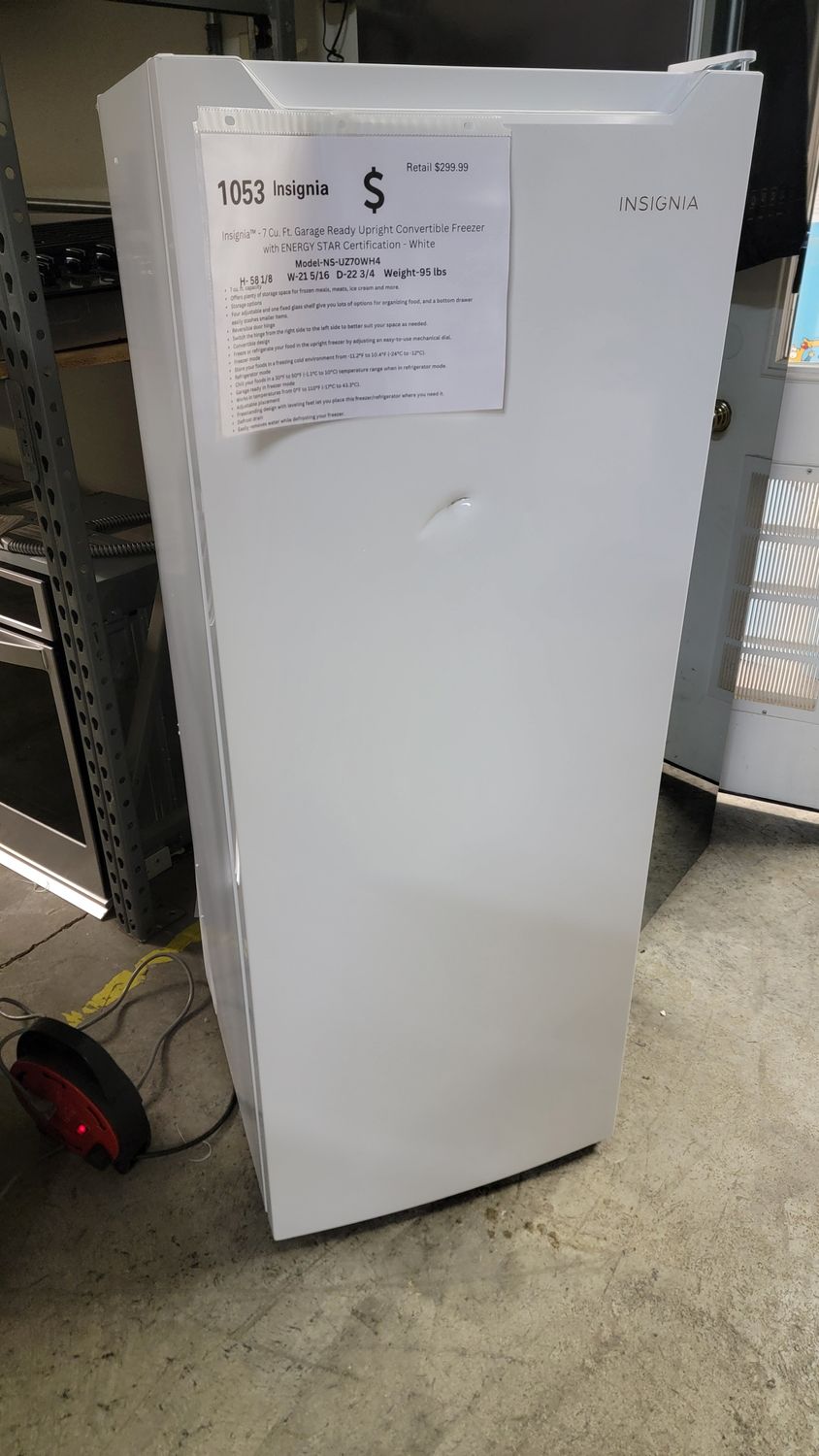 1053 Insignia™NS-UZ70WH4 - 7 Cu. Ft. Garage Ready Upright Convertible Freezer with ENERGY STAR Certification - White