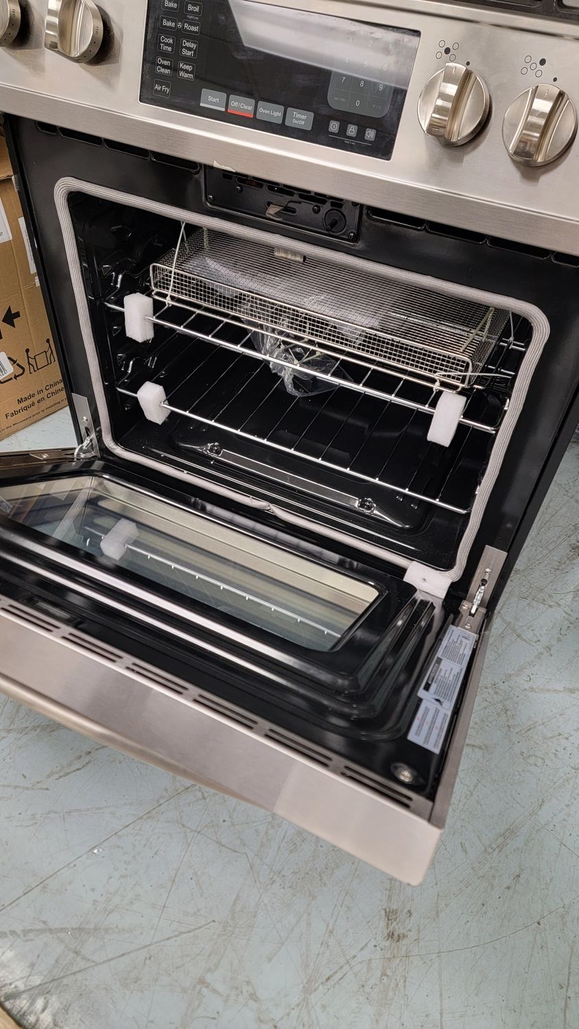 978 Insignia™ -NS-RGFCGS2- 4.8 Cu. Ft. Slide-In Gas Convection Range with Self Clean and Air Fry - Stainless Steel