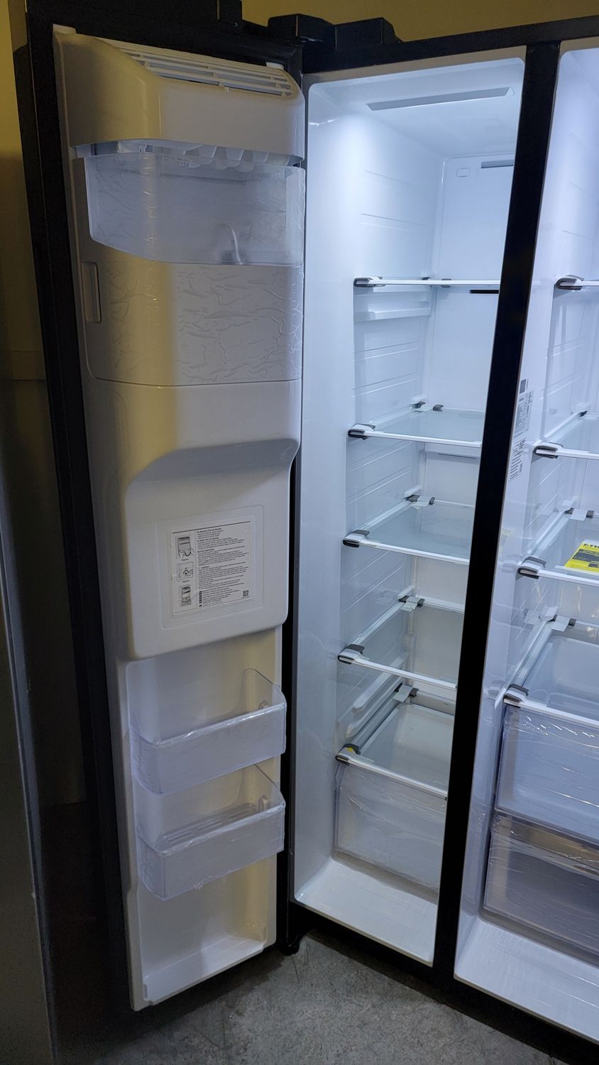 964 Samsung- RS27T5200SG- 27.4 cu. ft. Side-by-Side Refrigerator with Large Capacity - Black Stainless Steel