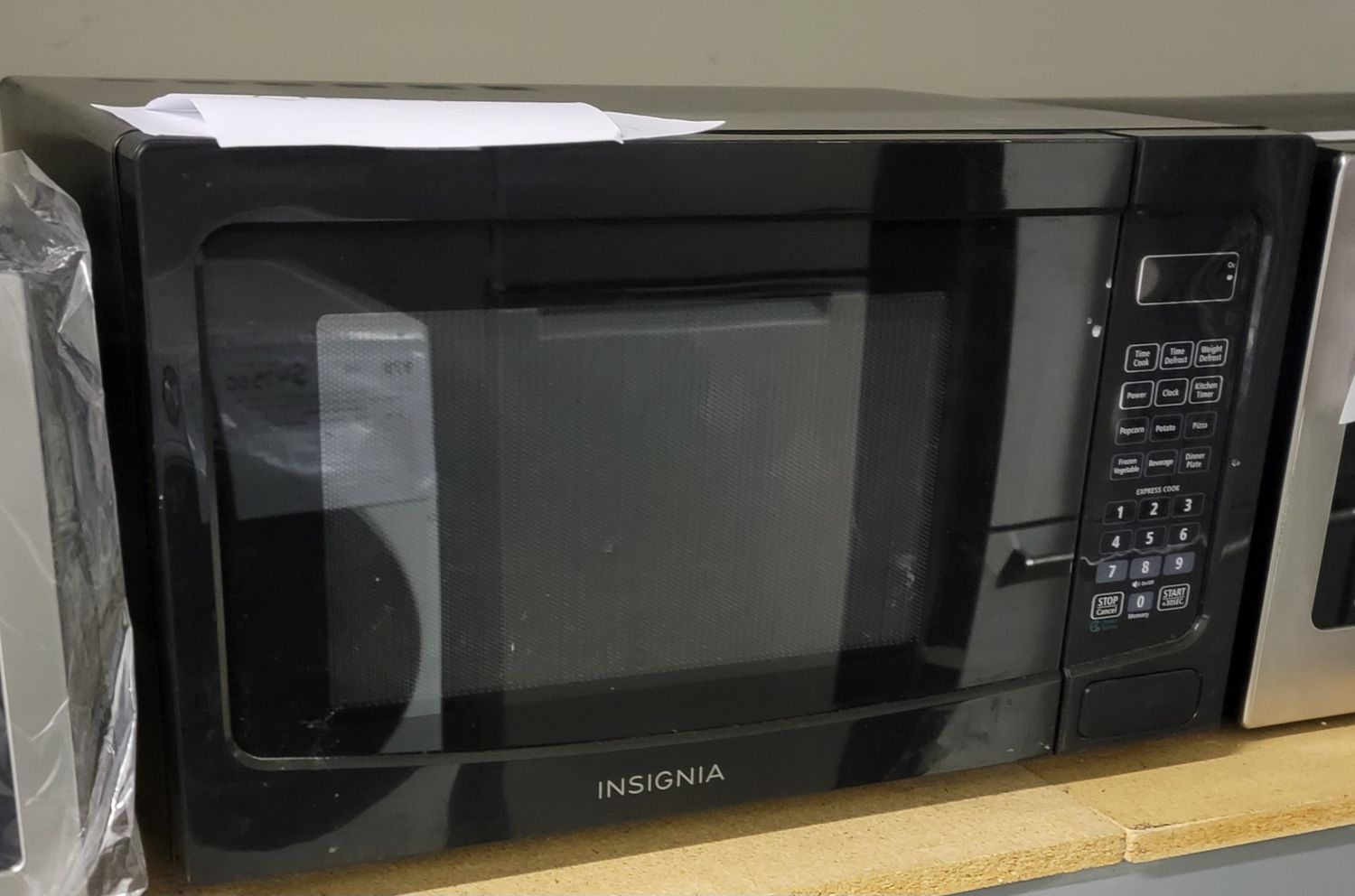 941 Insignia™ - 1.1 Cu. Ft. Microwave - Black  NS-MW11BK0