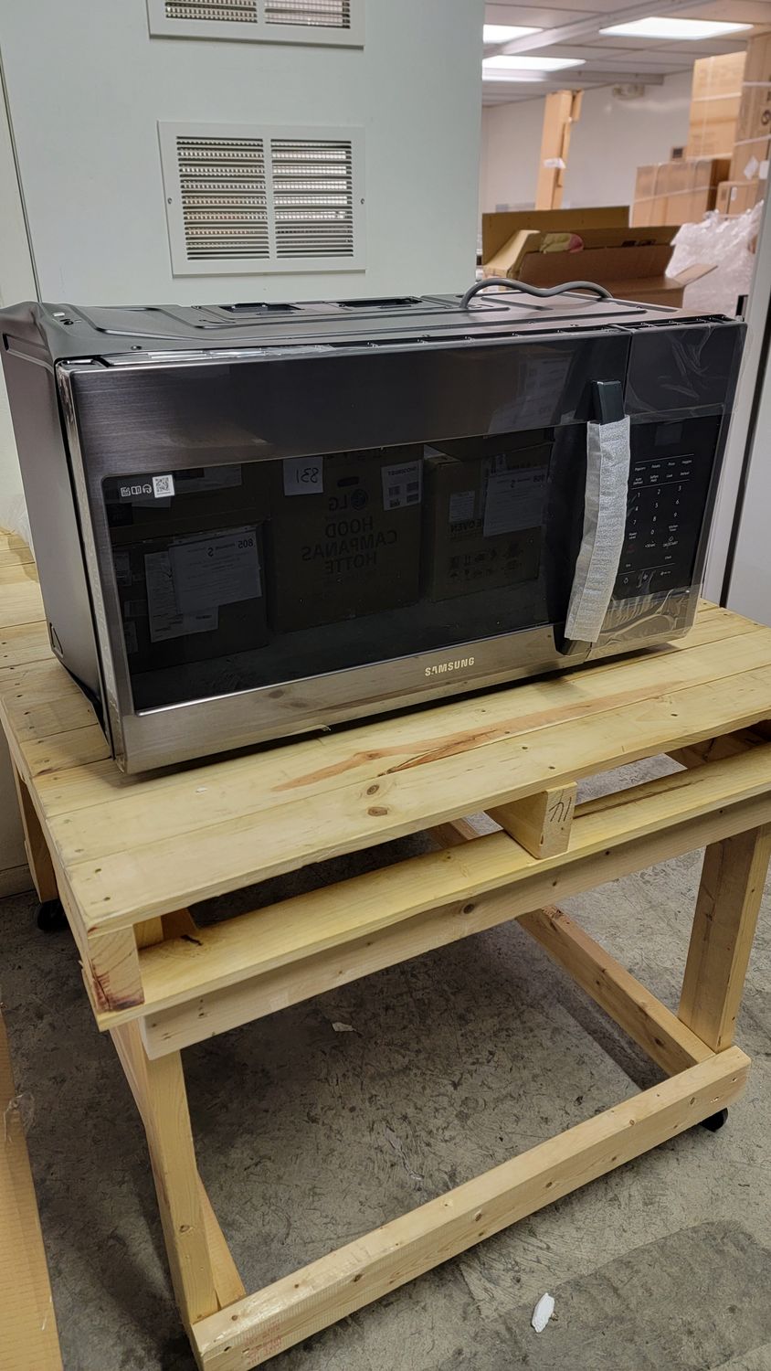 737 Samsung - 1.7 Cu. Ft. Over-the-Range Microwave - Black Stainless Steel ME17R7021EG