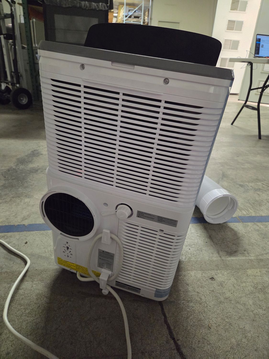 864 Frigidaire - 3-in-1 Portable Room Air Conditioner - White FHPC102AC1