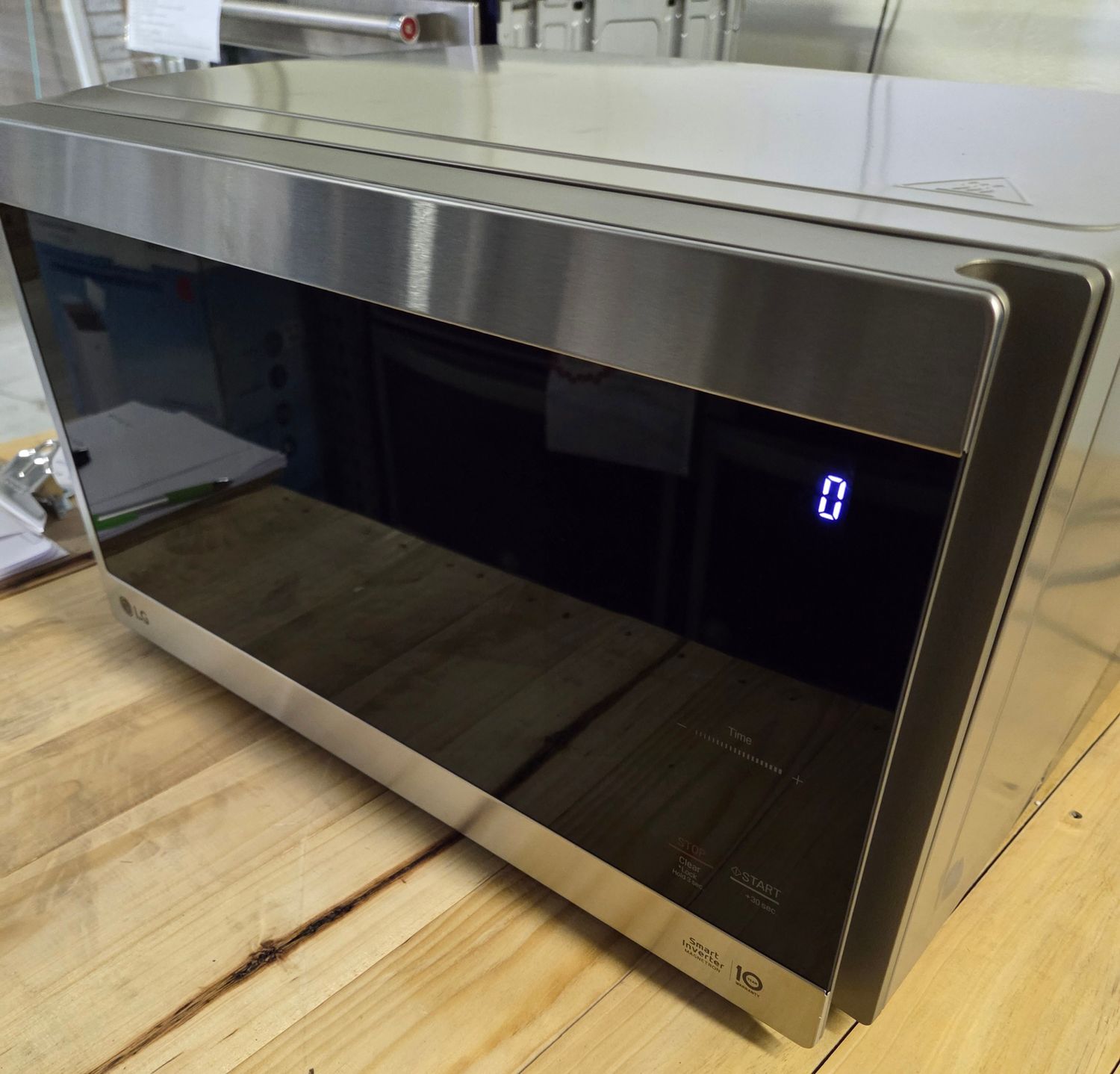 910 LG - NeoChef 1.5 Cu. Ft. Countertop Microwave with Sensor Cooking and EasyClean - Stainless Steel LMC1575ST