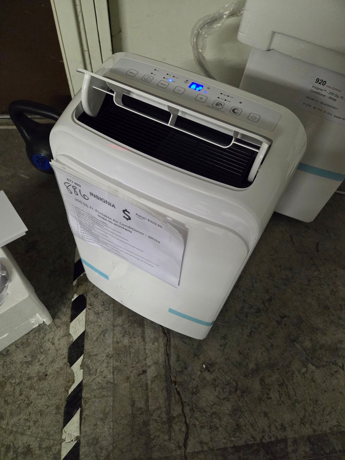 886  Insignia™ - 300 Sq. Ft. Portable Air Conditioner - White  NS-AC07PWH1