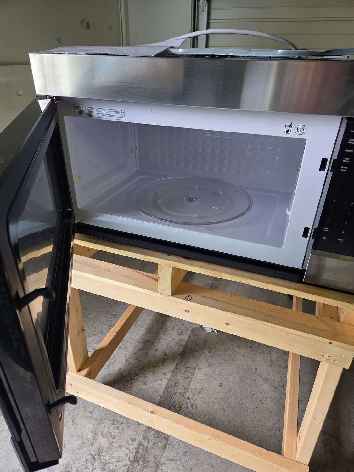 594 Bosch 500 SERIES OTR MICROWAVE SS HMV5053U