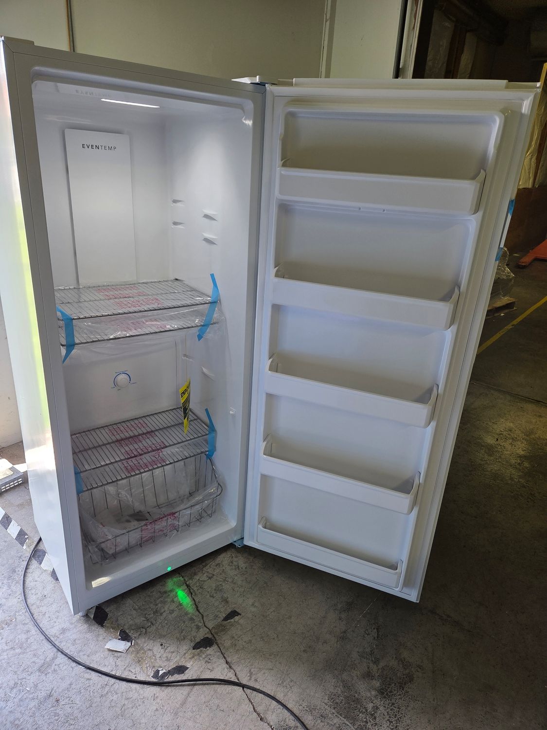 1112 FFFU13F2VW Frigidaire® 13.0 Cu. Ft. White Upright Freezer