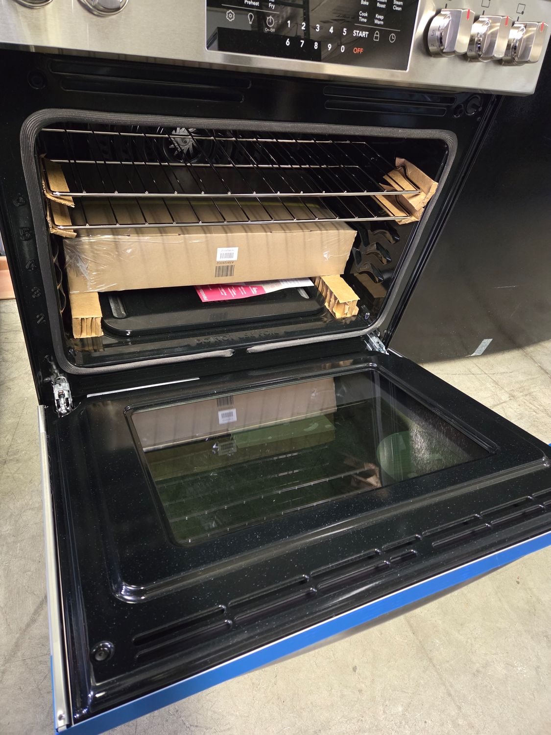 1141 GCFG3059BF Frigidaire Gallery® 30&quot; Smudge-Proof® Stainless Steel Freestanding Gas Range