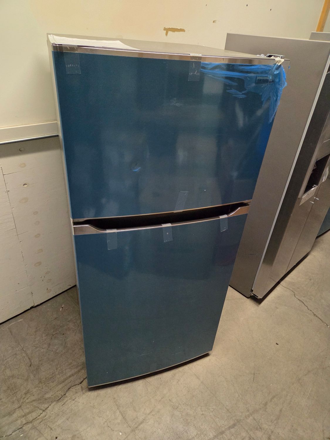 1127 FFTR2045VS  Frigidaire® 30 in. 20.0 Cu. Ft. Stainless Steel Top Freezer Refrigerator