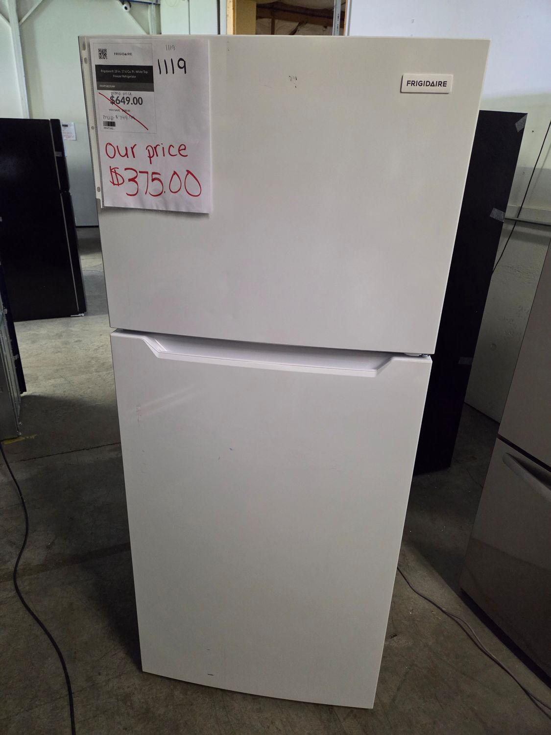 1119 FFHT1822UW Frigidaire® 28 in. 17.6 Cu. Ft. White Top Freezer Refrigerator
