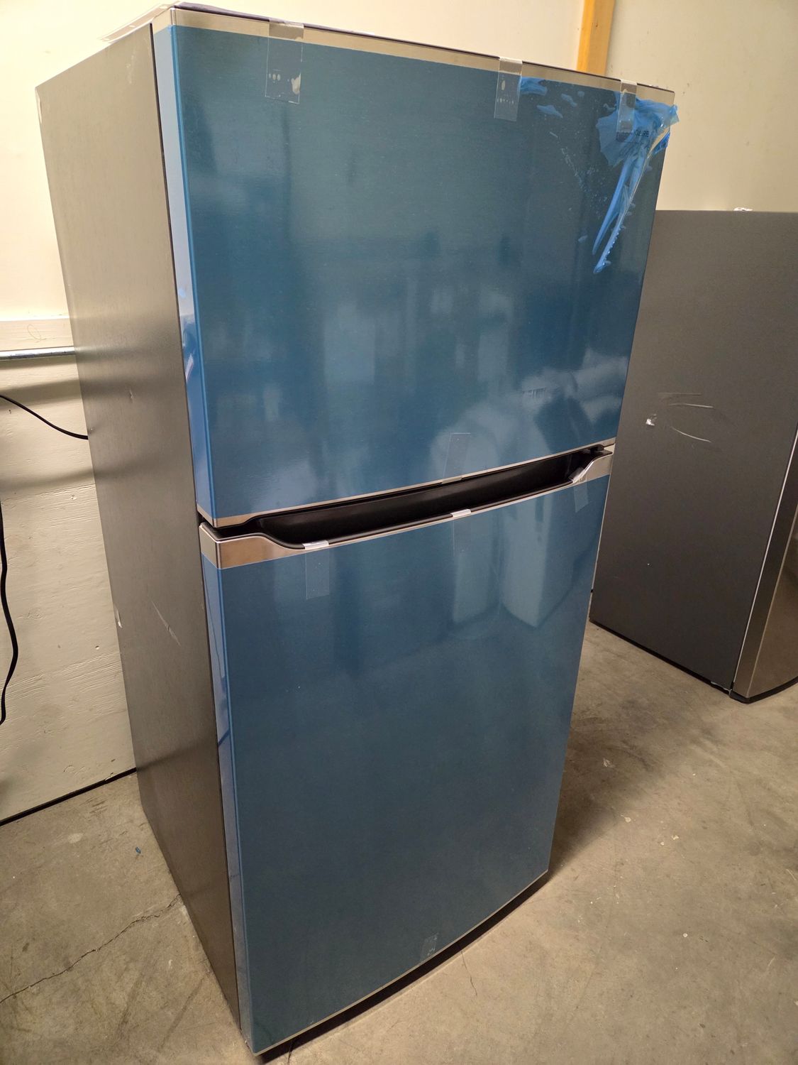 1128 FFTR2045VS Frigidaire® 30 in. 20.0 Cu. Ft. Stainless Steel Top Freezer Refrigerator
