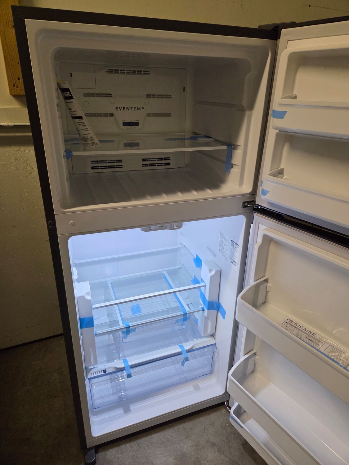1116 FFHT1425VV Frigidaire® 28 in. 13.9 Cu. Ft. Brush Steel Top Freezer Refrigerator