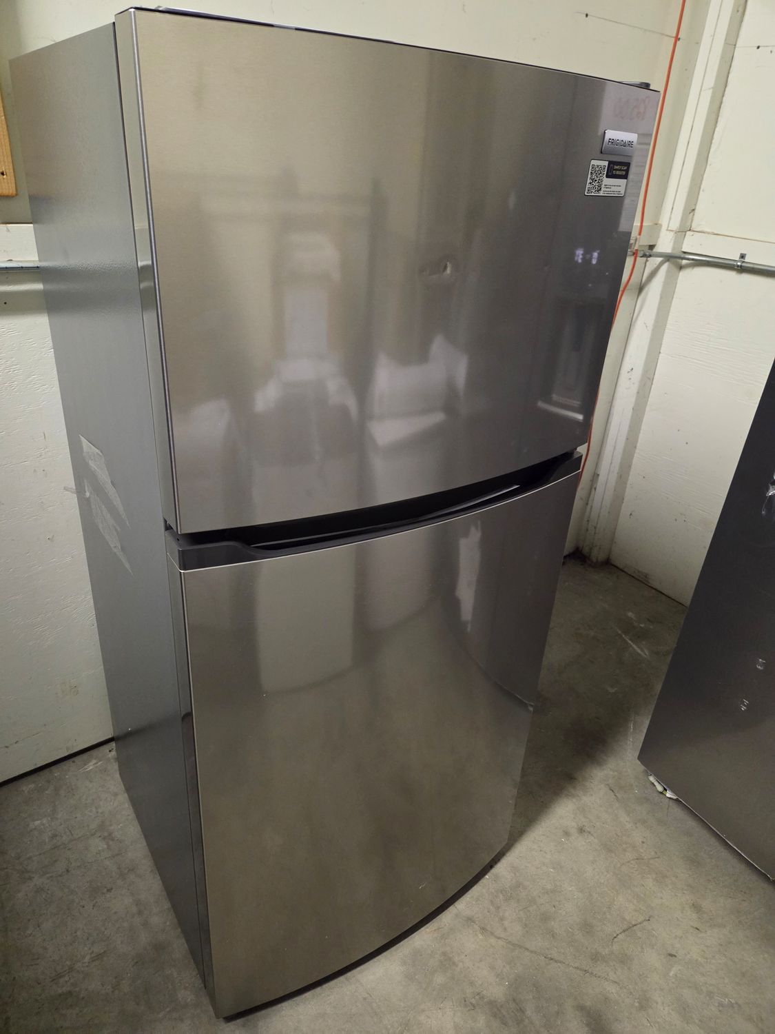 1116 FFHT1425VV Frigidaire® 28 in. 13.9 Cu. Ft. Brush Steel Top Freezer Refrigerator