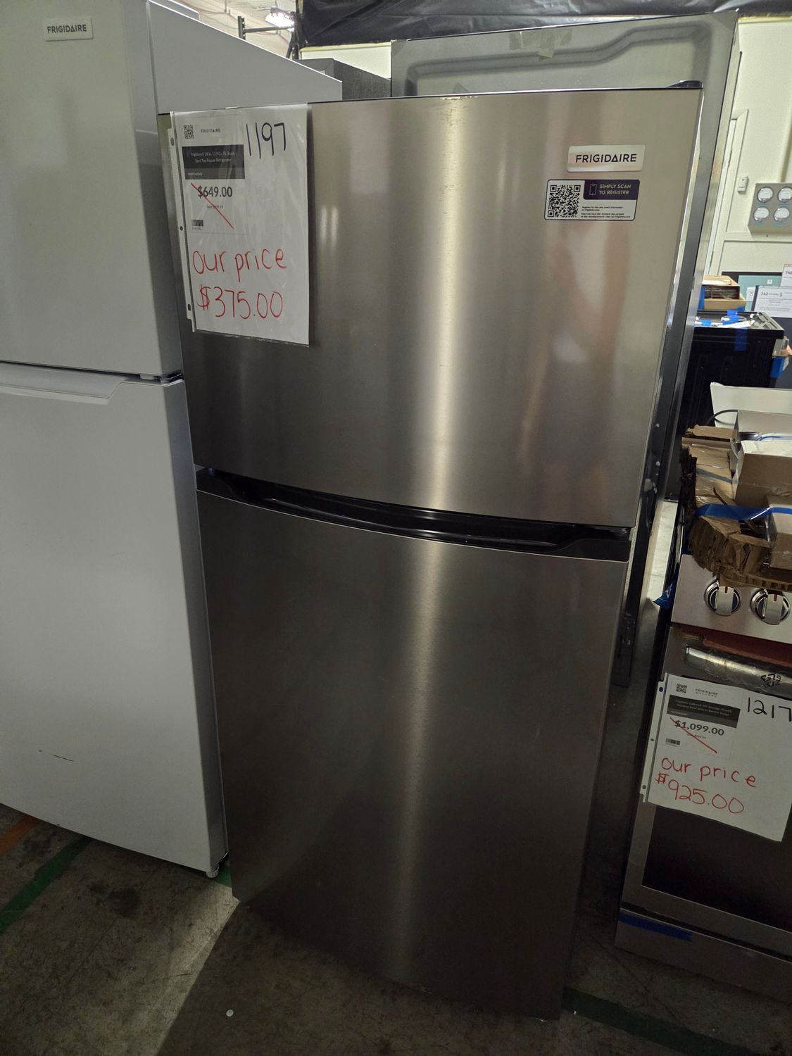 1197 FFHT1425VV Frigidaire® 28 in. 13.9 Cu. Ft. Brush Steel Top Freezer Refrigerator