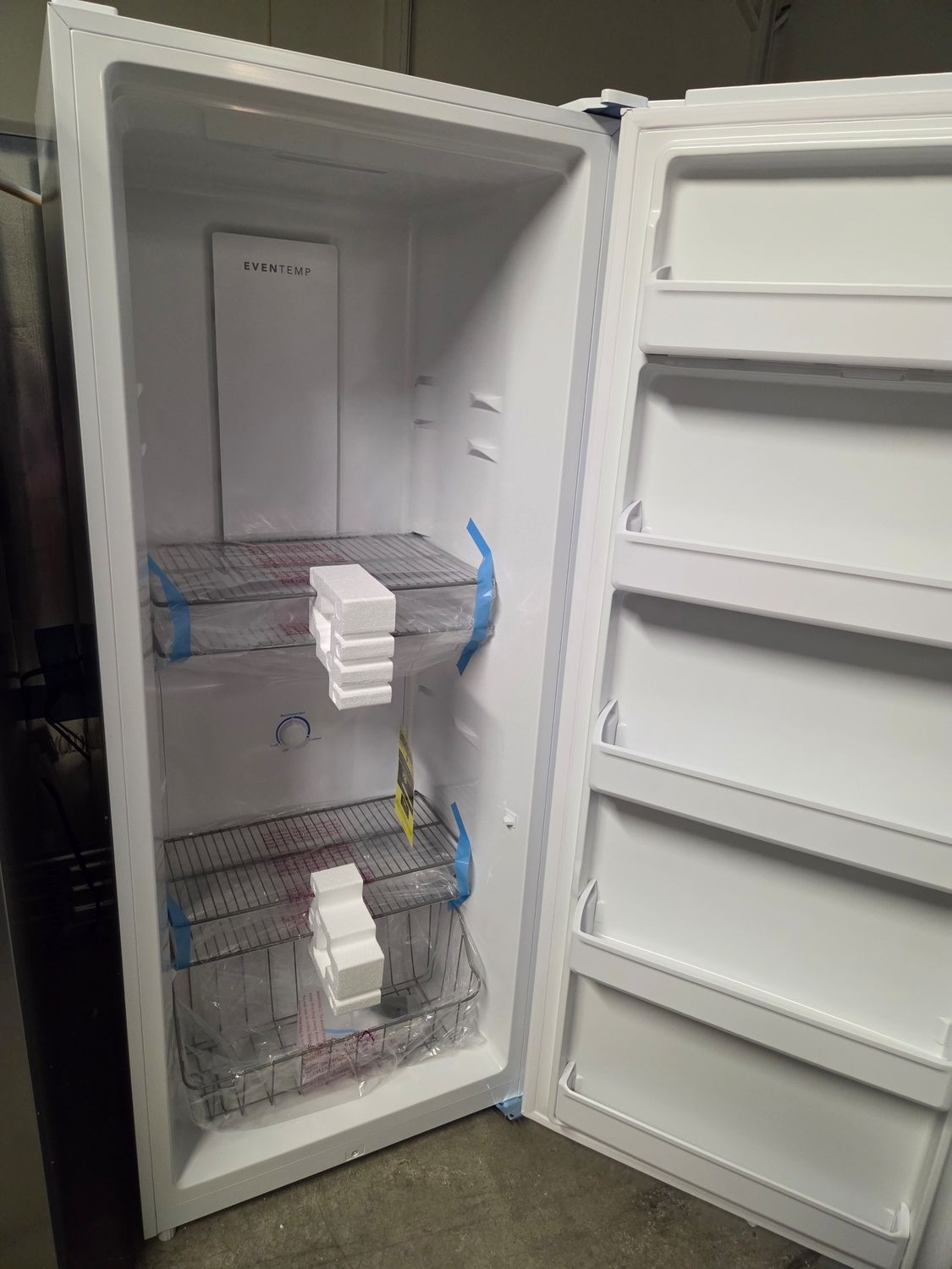 1195 FFFU13F2VW Frigidaire® 13.0 Cu. Ft. White Upright Freezer