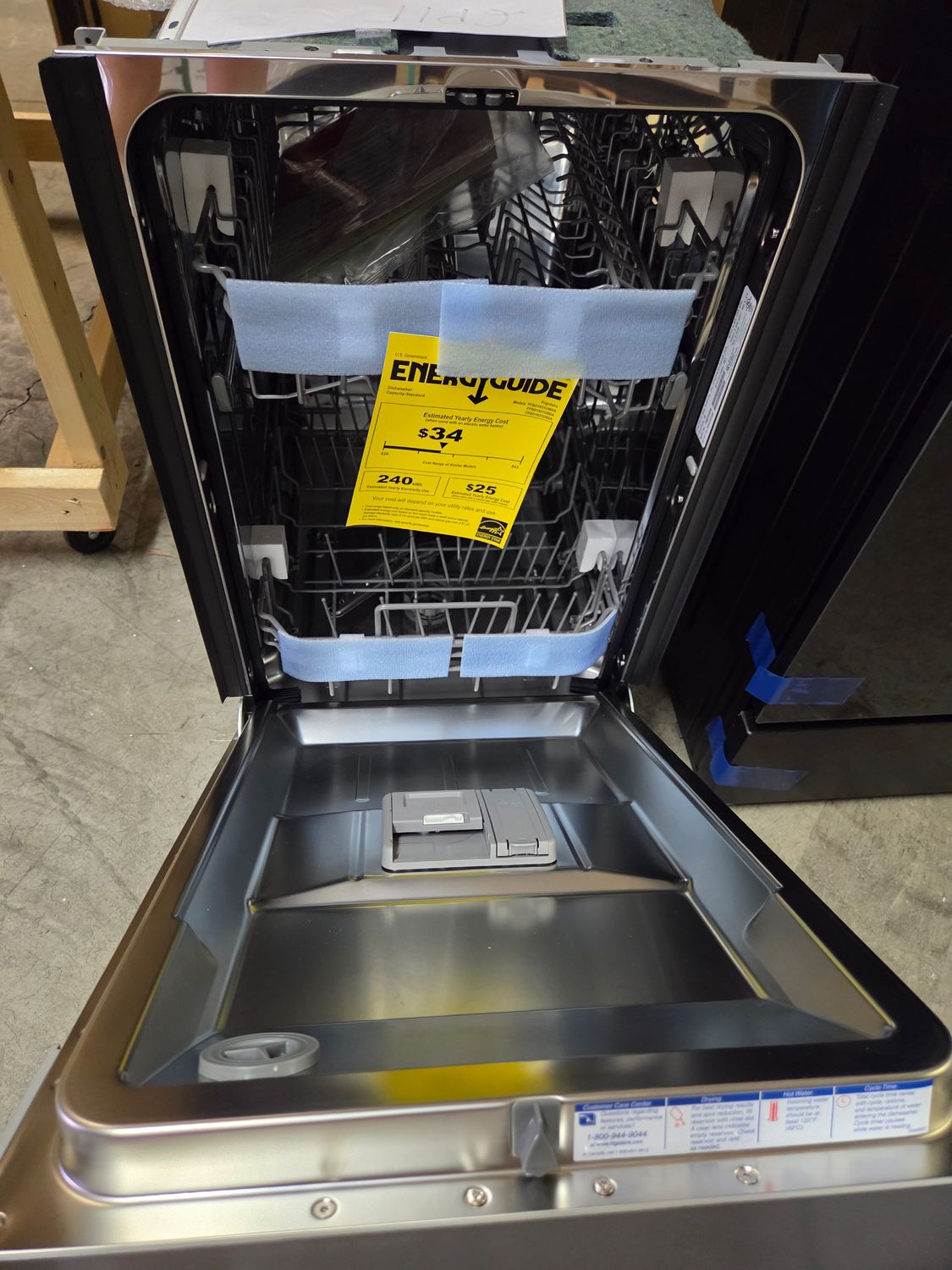 1192 FFBD1831US Frigidaire® 18&quot; Stainless Steel Built In Dishwasher