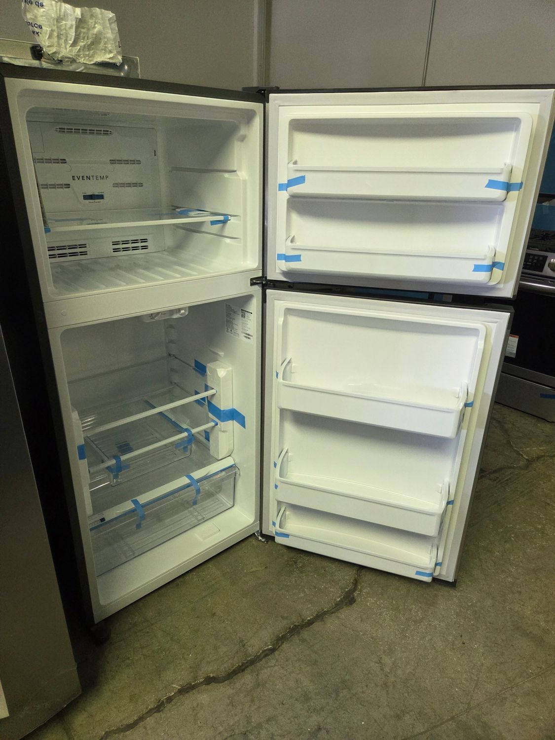 1196 FFHT1425VV Frigidaire® 28 in. 13.9 Cu. Ft. Brush Steel Top Freezer Refrigerator