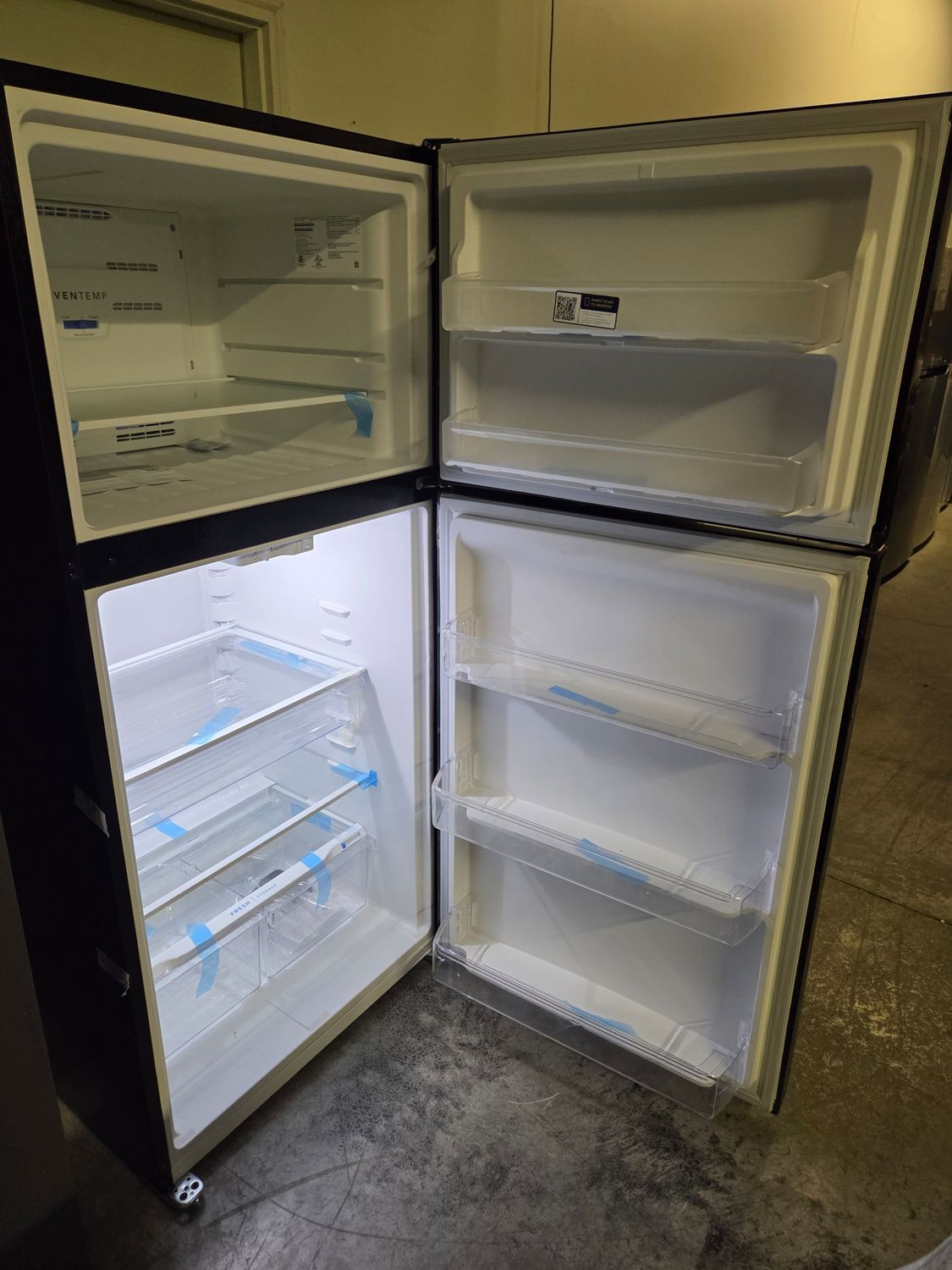1251 FFTR2045VB Frigidaire 20 Cu. Ft. Garage Ready Top Freezer Refrigerator