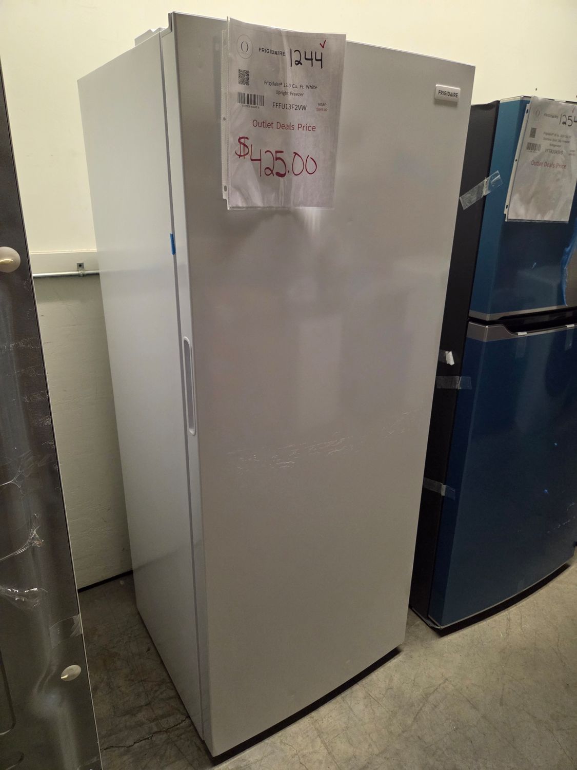 1244 FFFU13F2VW Frigidaire 13 Cu. Ft. Garage Ready Upright Freezer