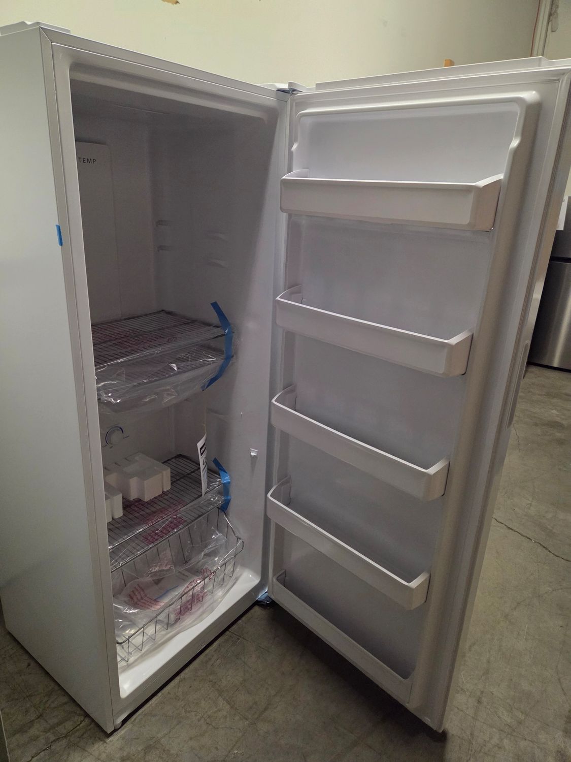 1244 FFFU13F2VW Frigidaire 13 Cu. Ft. Garage Ready Upright Freezer