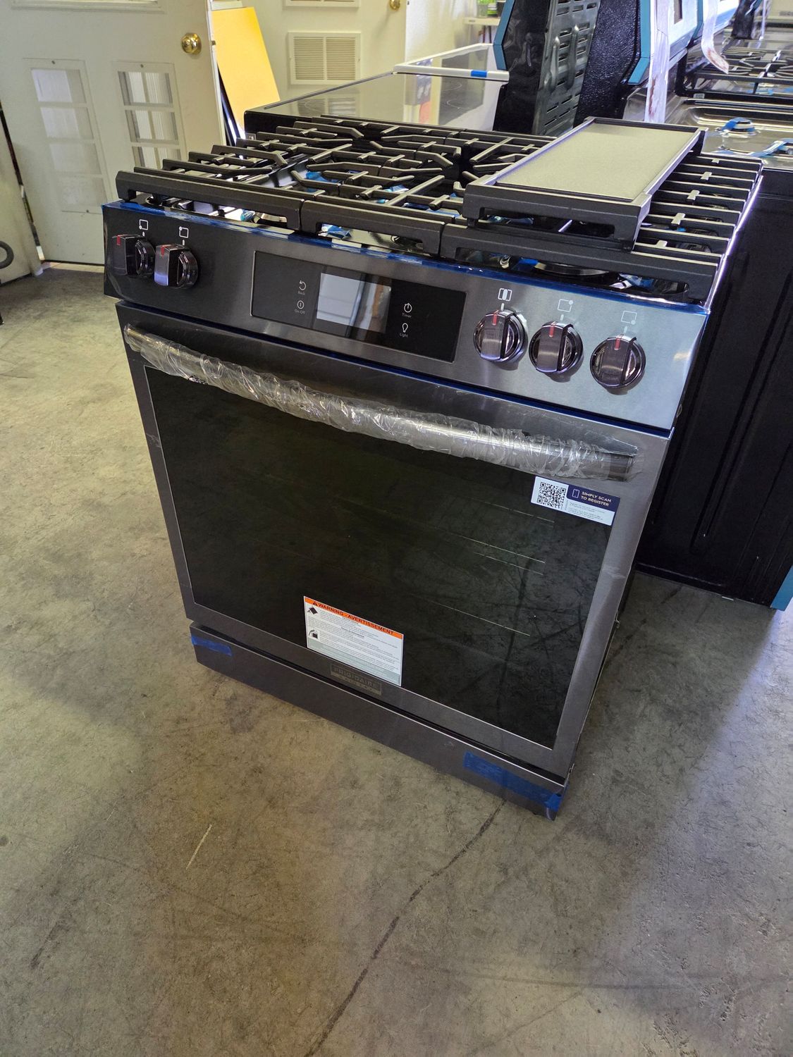 1272 GCFG3060BD Frigidaire Gallery 30&quot; Gas Range with 15+ Ways To Cook