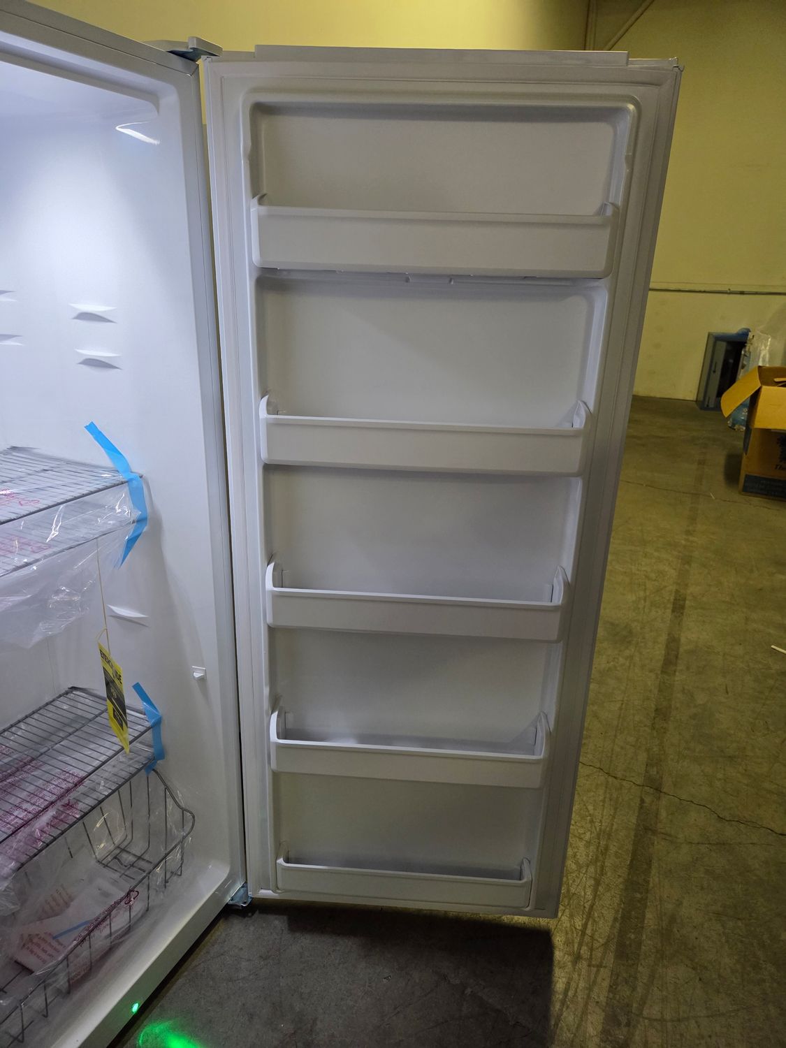 1244 FFFU13F2VW Frigidaire 13 Cu. Ft. Garage Ready Upright Freezer