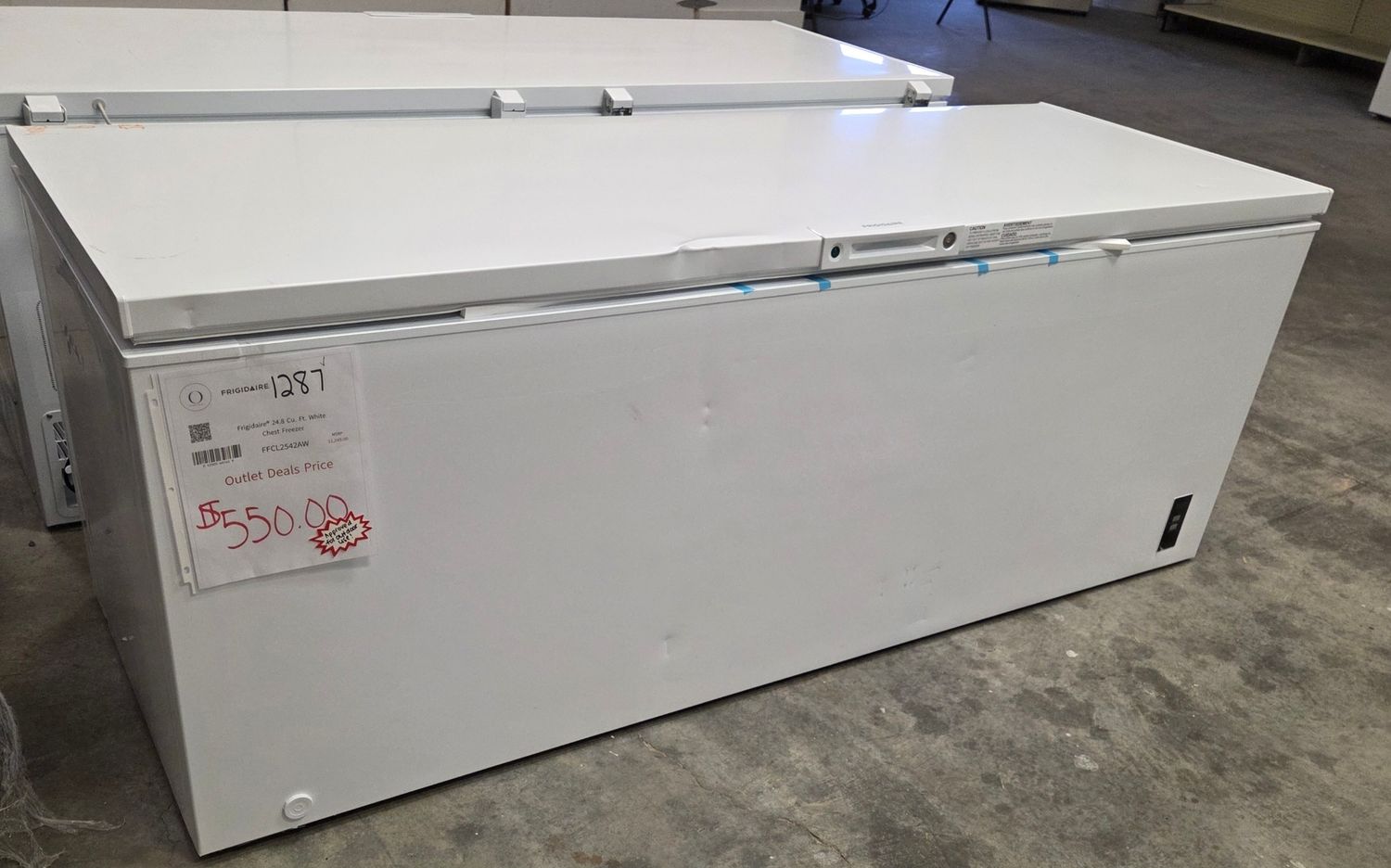 1287 FFCL2542AW Frigidaire® 24.8 Cu. Ft. White Chest Freezer