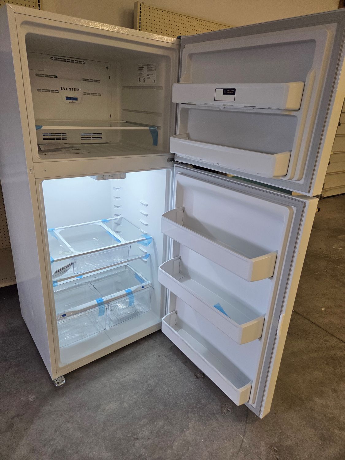 1302 FFTR1835VW Frigidaire® 30 in. 18.3 Cu. Ft. White Top Freezer Refrigerator