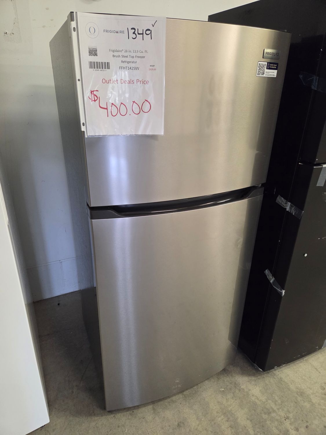 1349 FFHT1425VV Frigidaire® 28 in. 13.9 Cu. Ft. Brush Steel Top Freezer Refrigerator