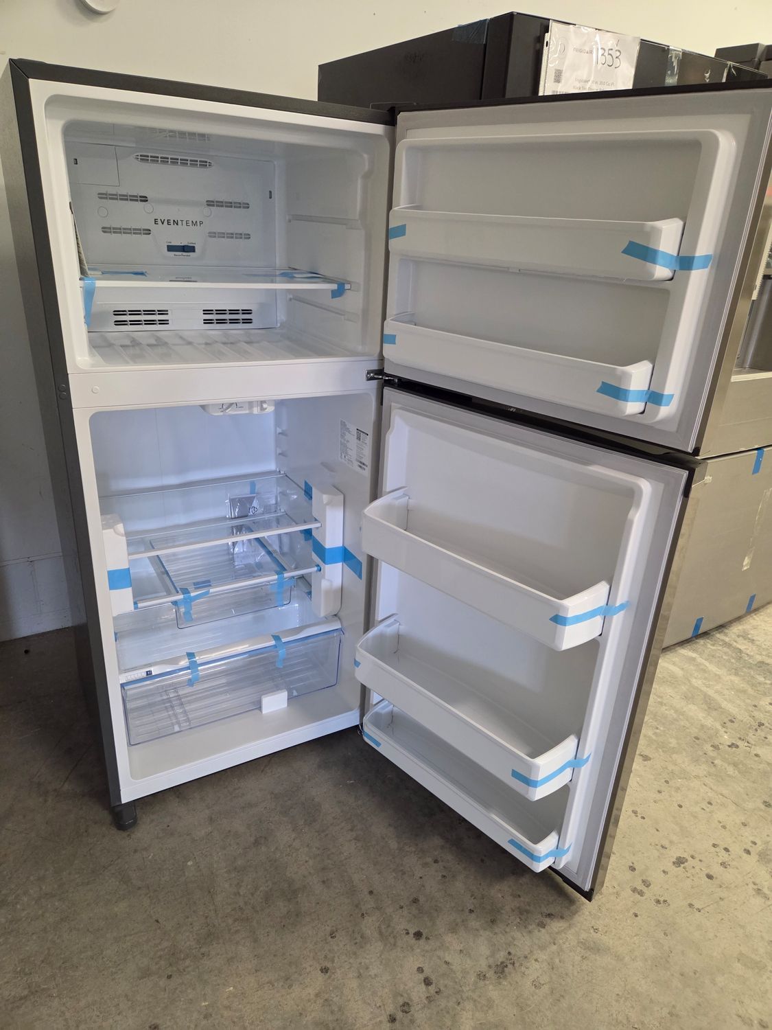 1349 FFHT1425VV Frigidaire® 28 in. 13.9 Cu. Ft. Brush Steel Top Freezer Refrigerator