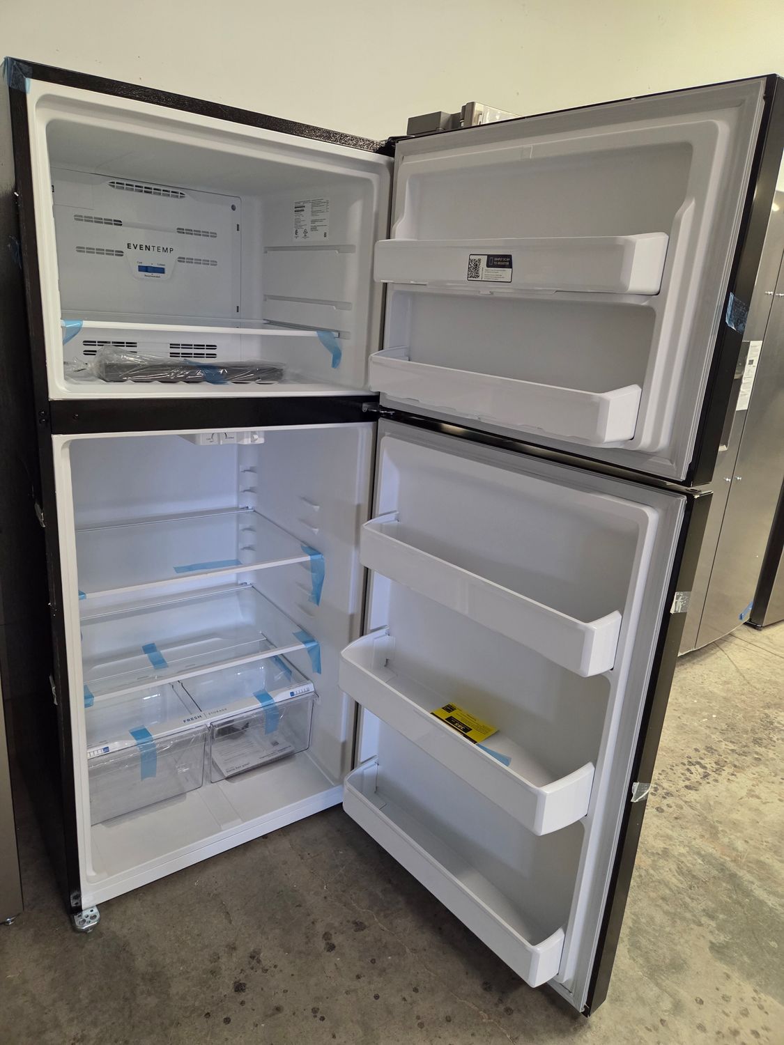 1353 FFHT2022AB Frigidaire® 30 in. 20.0 Cu. Ft. Black Top Freezer Refrigerator