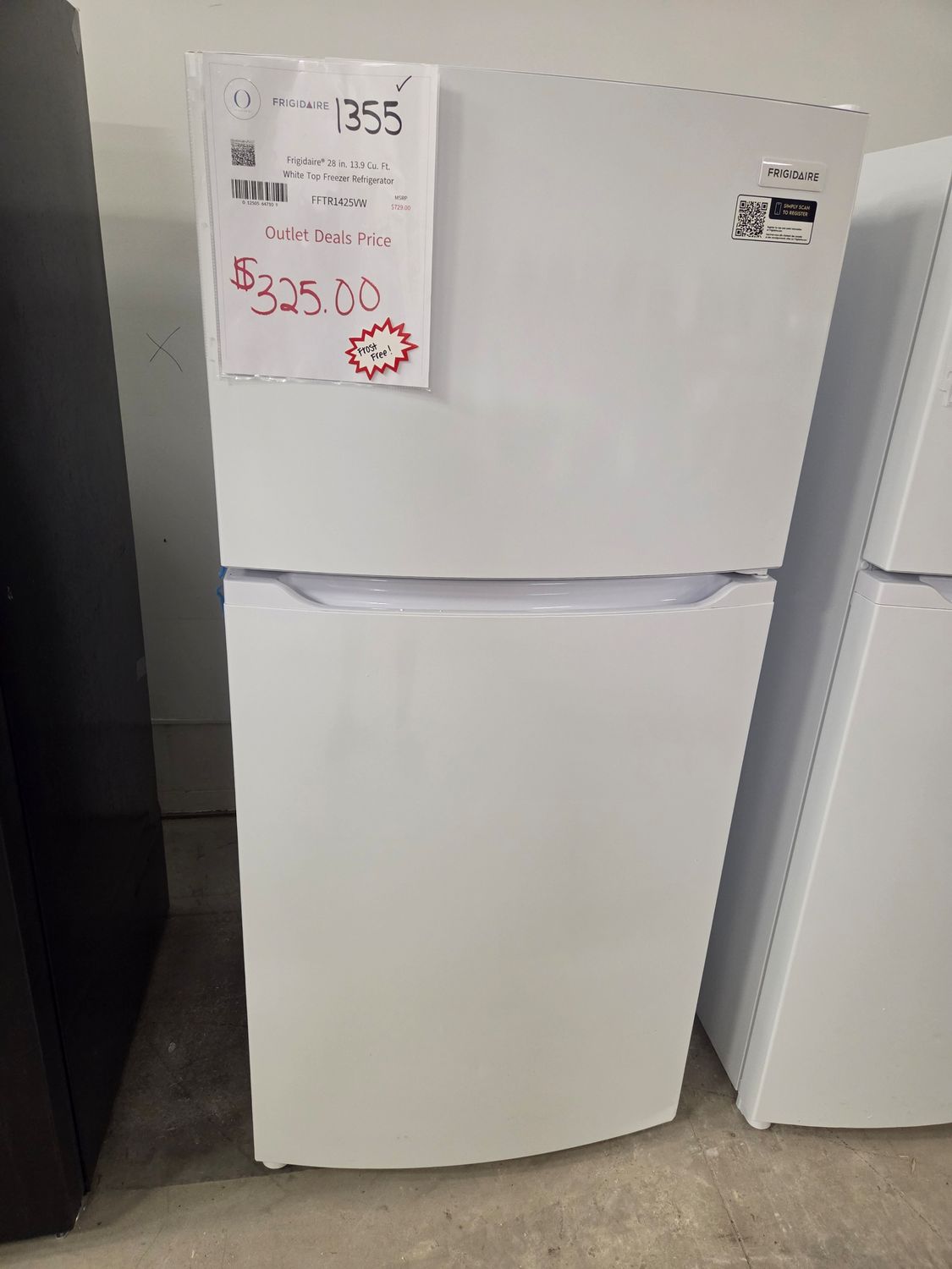 1355 FFTR1425VW Frigidaire® 28 in. 13.9 Cu. Ft. White Top Freezer Refrigerator