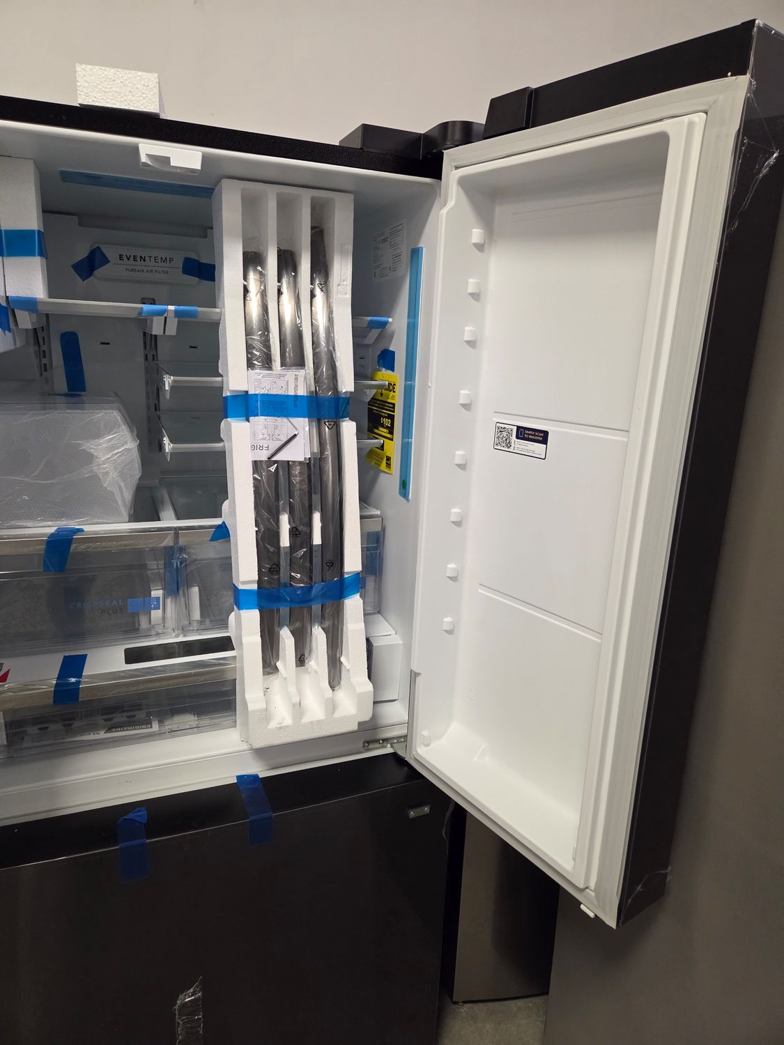 1376 GRFS2853AD Frigidaire Gallery® 36 in. 27.8 Cu. Ft. Smudge-Proof® Black Stainless Steel French Door Refrigerator