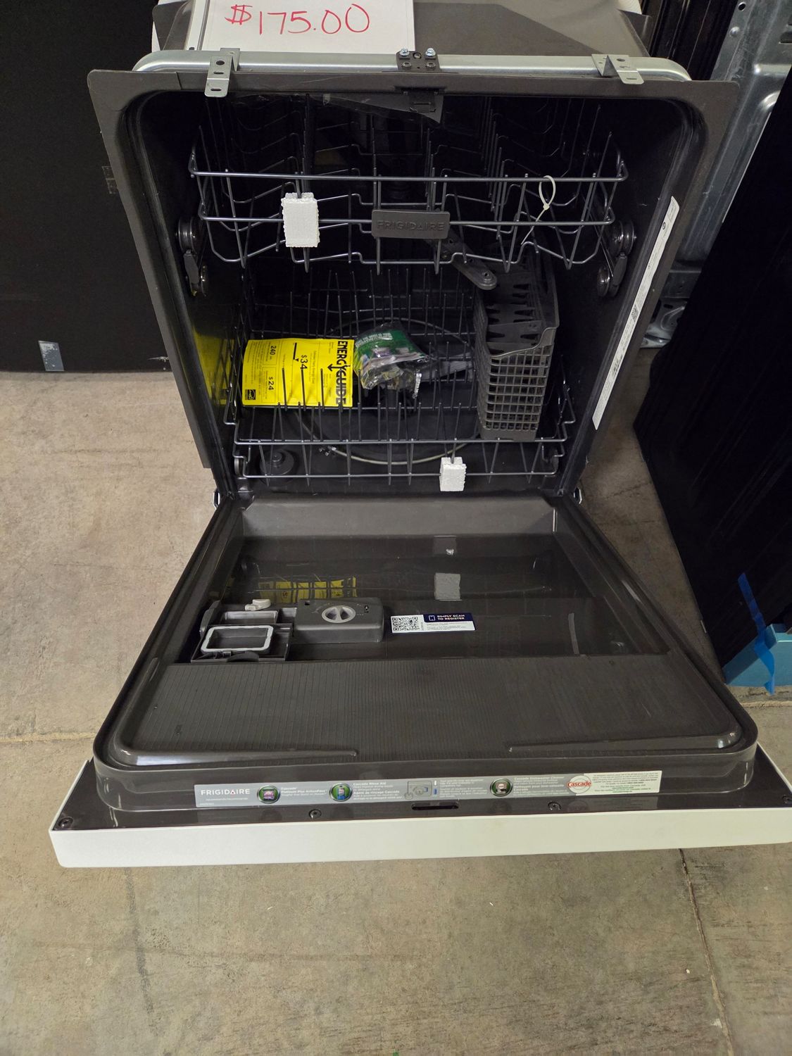 1343 FDPC4314AW Frigidaire 24&quot; White Front Control Built In Dishwasher