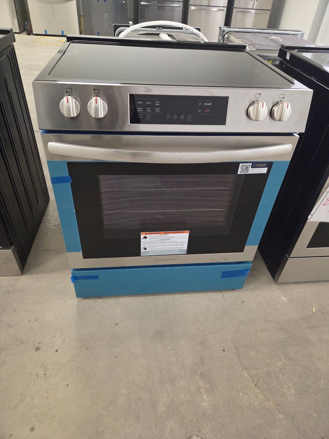 1334 FCFE3083AS Frigidaire® 30" Stainless Steel Freestanding Electric Range