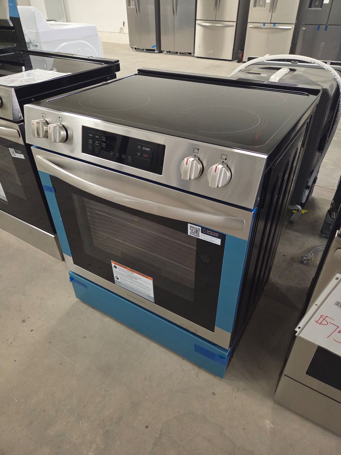 1334 FCFE3083AS Frigidaire® 30" Stainless Steel Freestanding Electric Range