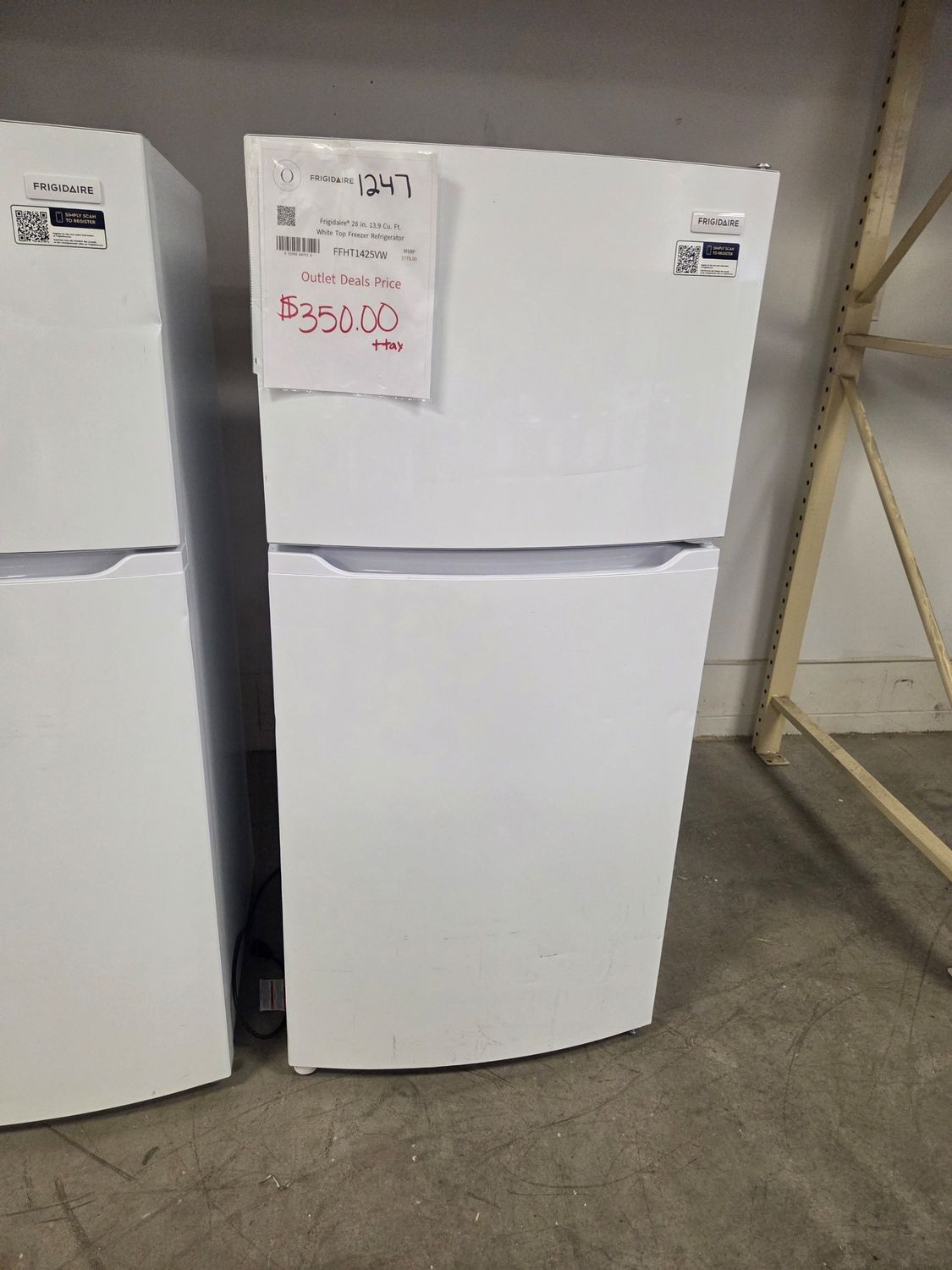1247 FFHT1425VW Frigidaire 14 Cu. Ft. Top Freezer Refrigerator