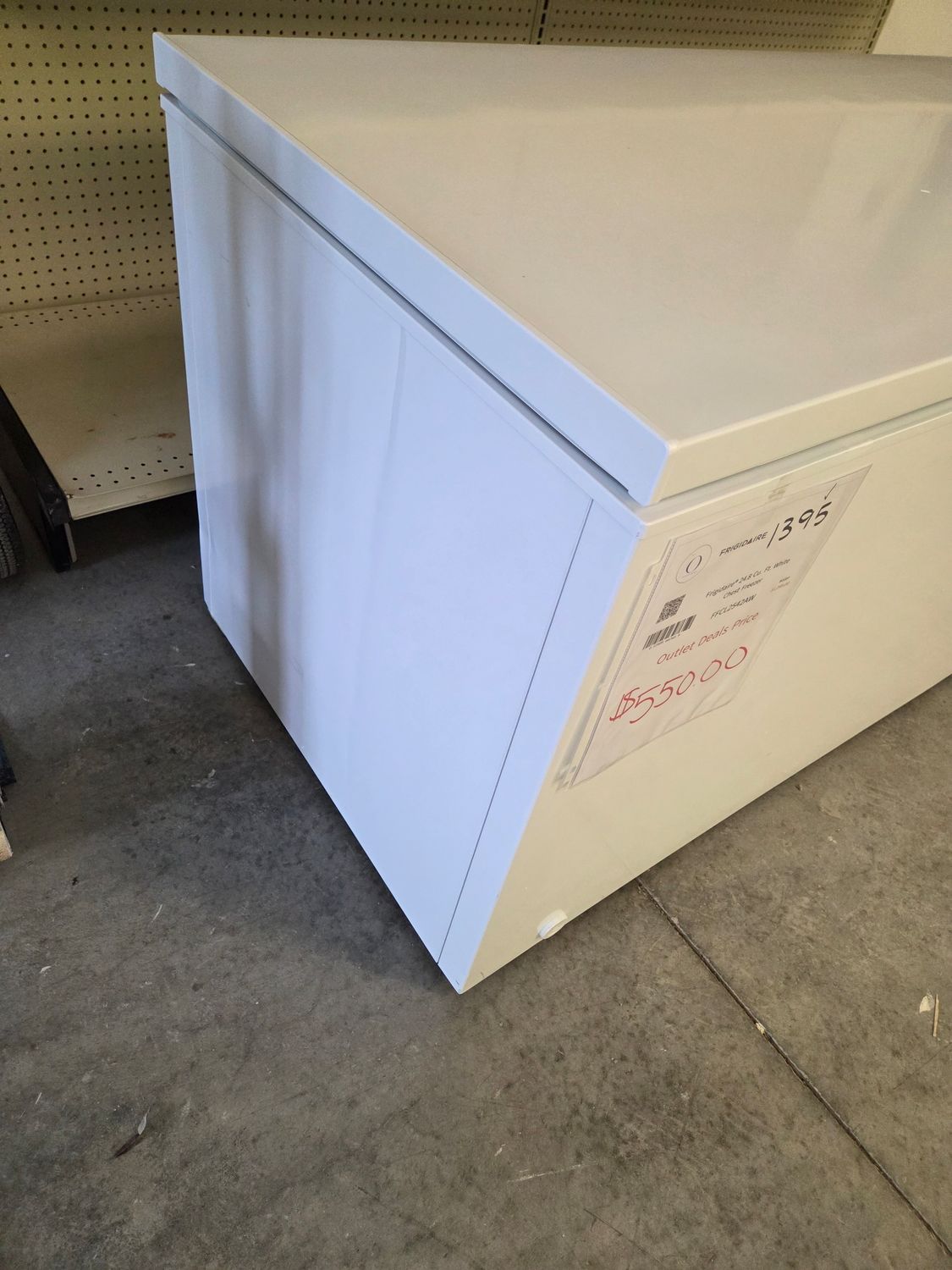 1395-0595 FFCL2542AW Frigidaire® 24.8 Cu. Ft. White Chest Freezer