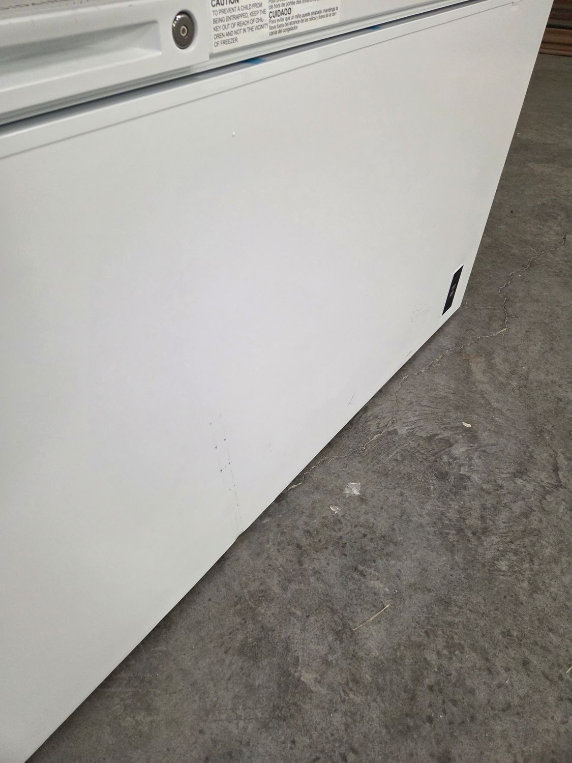 1395-0595 FFCL2542AW Frigidaire® 24.8 Cu. Ft. White Chest Freezer