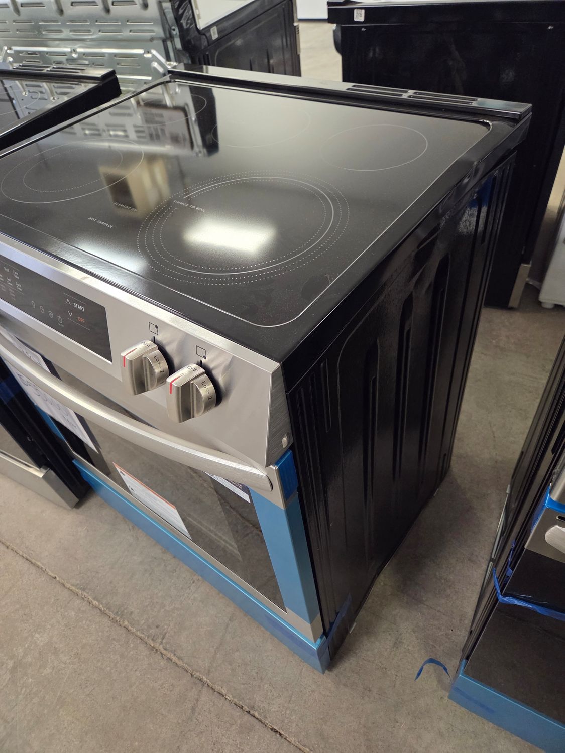 1384-8023 FCFE3083AS Frigidaire® 30" Stainless Steel Freestanding Electric Range