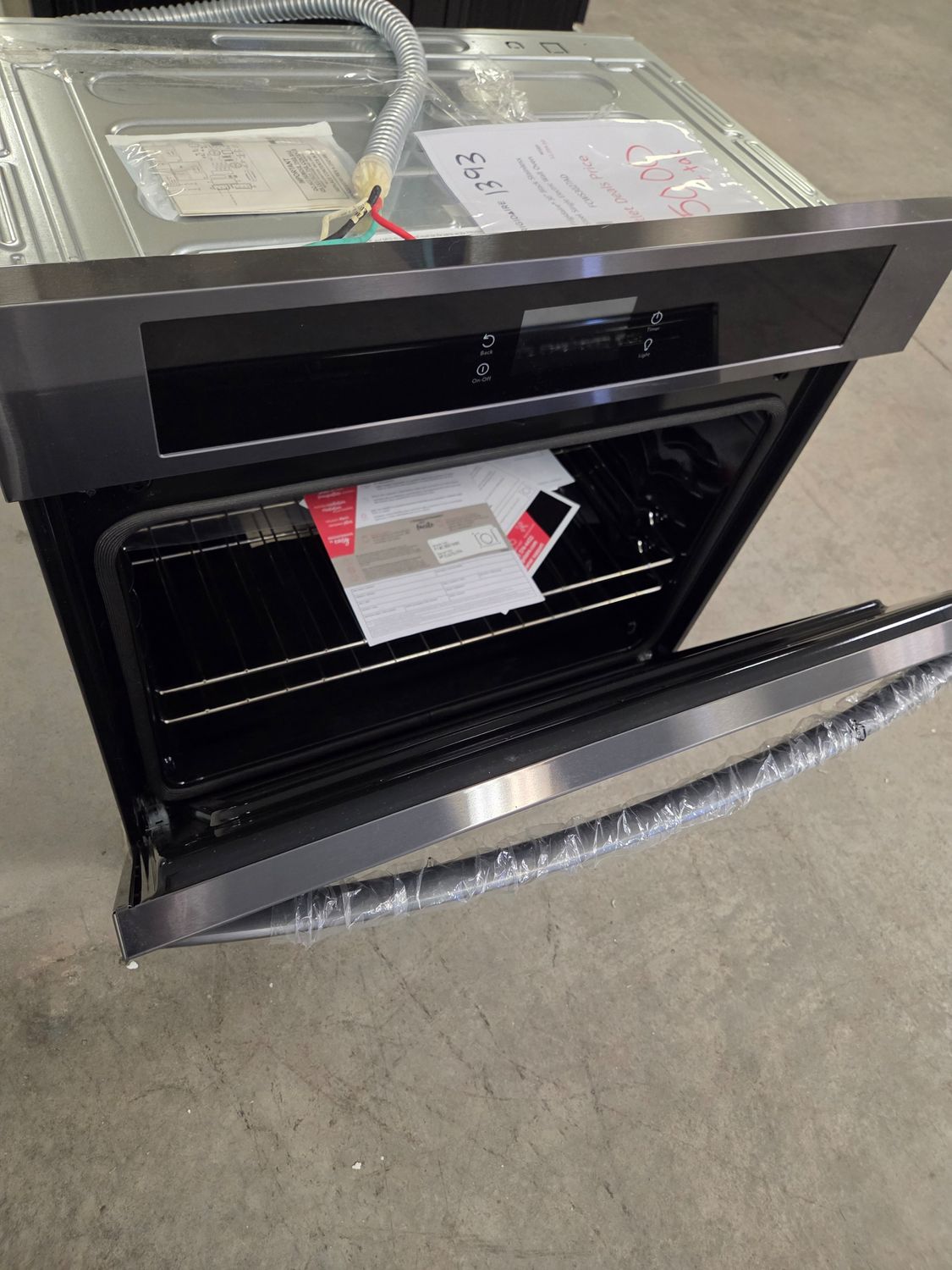 1393-6374 FCWS3027AD Frigidaire® 30" Black Stainless Steel Single Electric Wall Oven