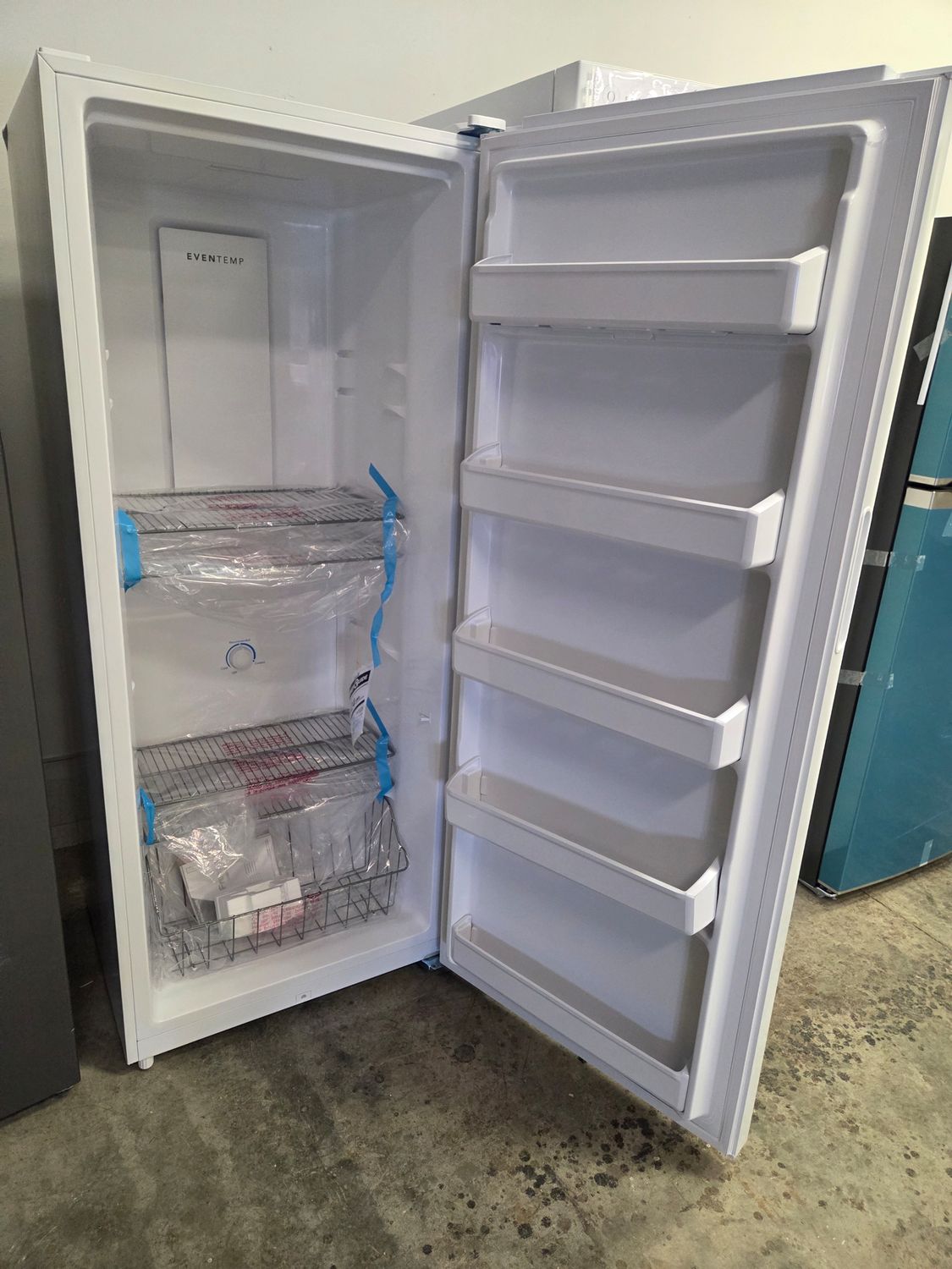 1438-2382 FFFU13F2VW Frigidaire® 13.0 Cu. Ft. White Upright Freezer