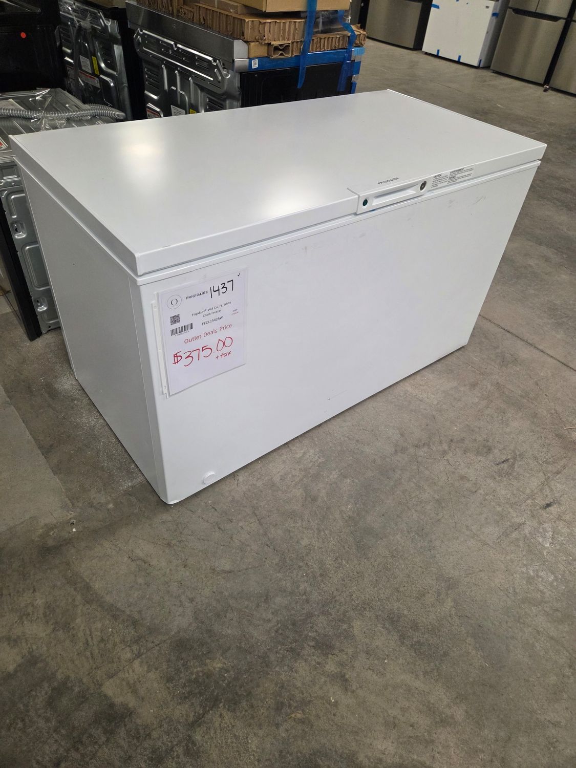 1437-0480 FFCL1542AW Frigidaire® 14.8 Cu. Ft. White Chest Freezer