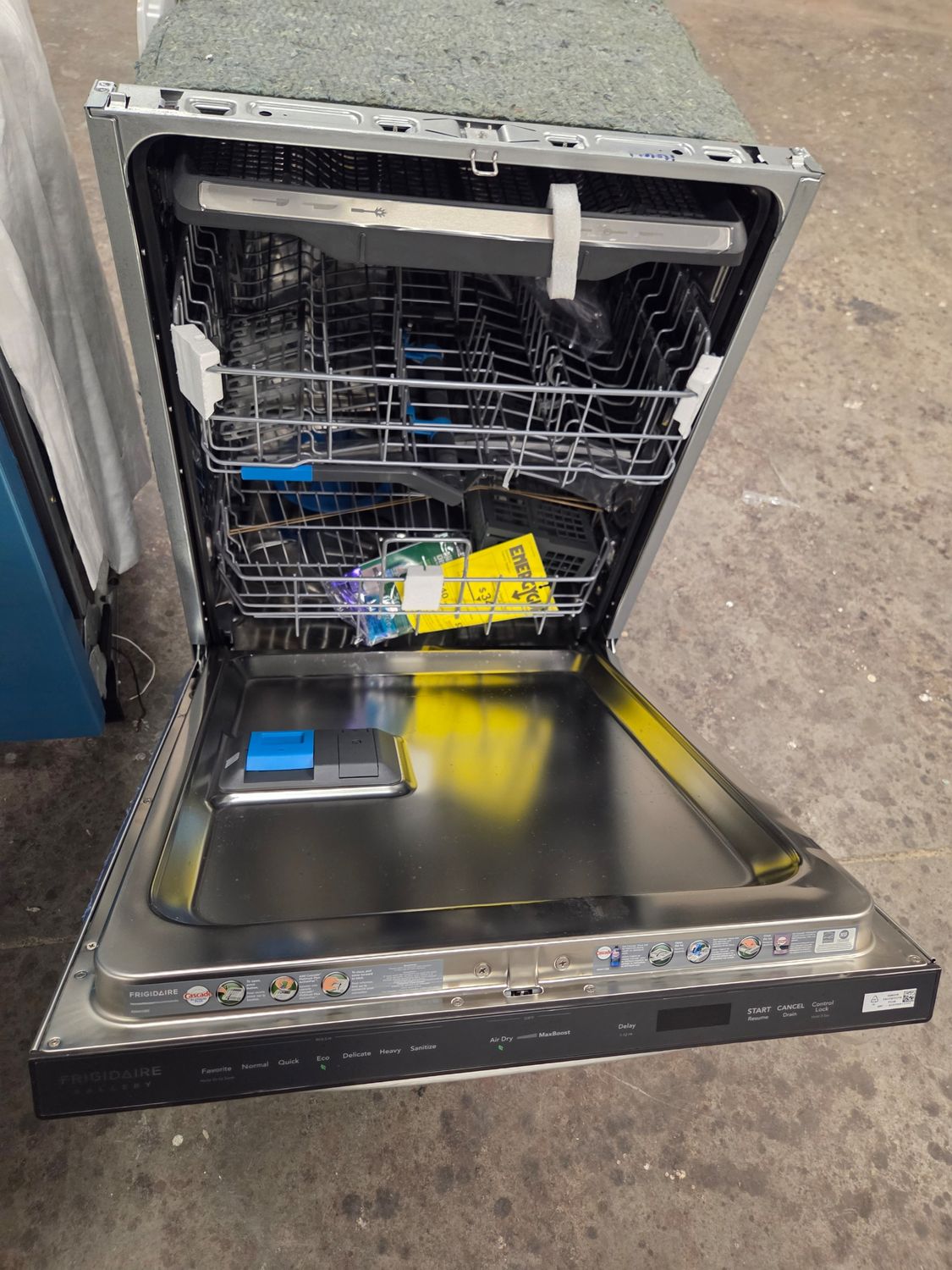 1467-1664 GDSH4715AF Frigidaire Gallery® 24" Smudge-Proof™ Stainless Steel Top Control Built In Dishwasher