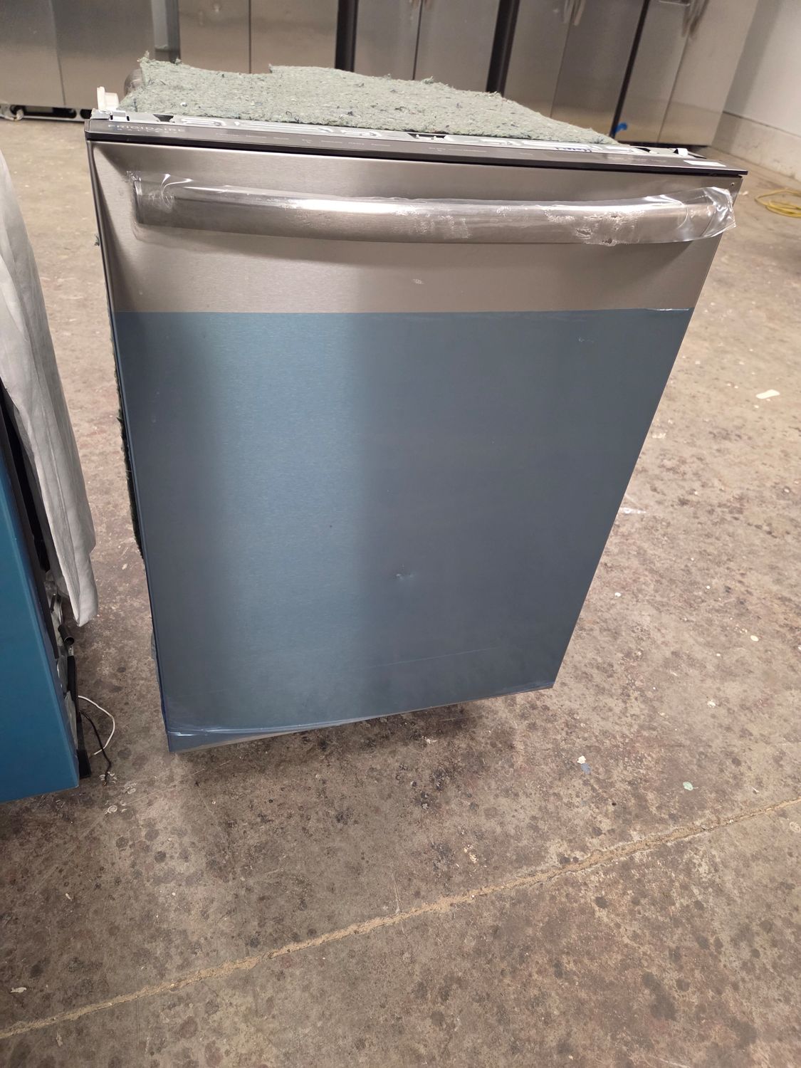 1467-1664 GDSH4715AF Frigidaire Gallery® 24" Smudge-Proof™ Stainless Steel Top Control Built In Dishwasher