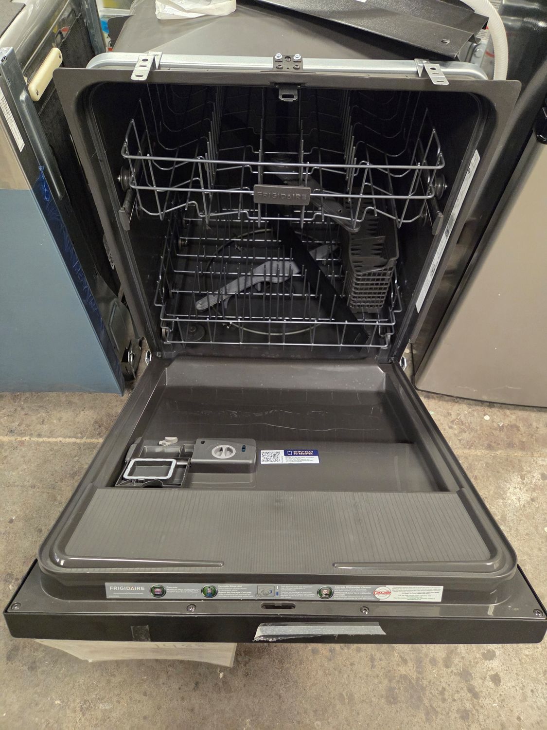 1488-8767 FDPC4314AB Frigidaire 24" Black Front Control Built In Dishwasher