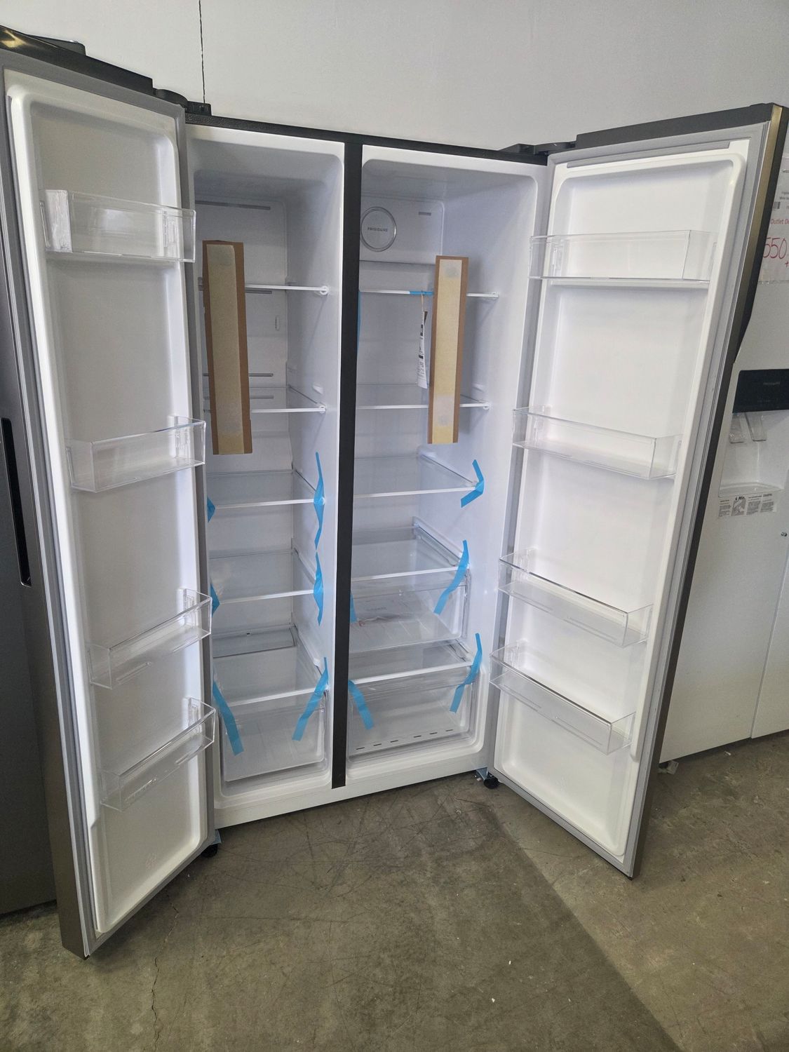 1562 8A53713108-FRSG2115AV Frigidaire 21 Cu. Ft. 36" Counter-Depth Side-by-Side Refrigerator