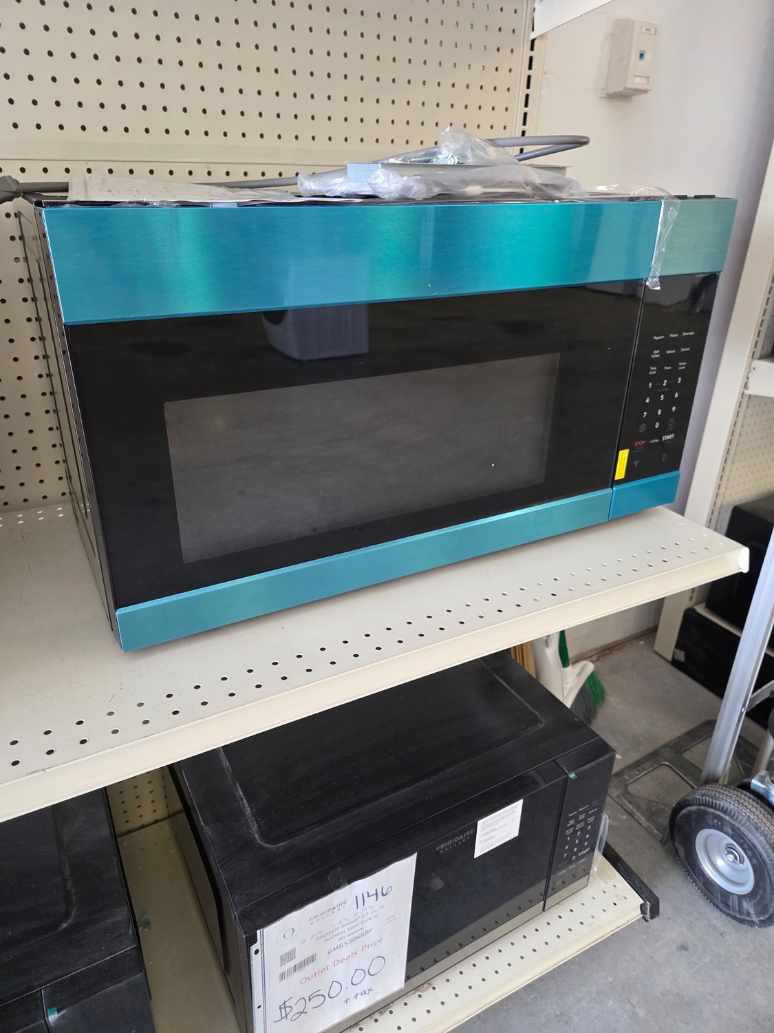 1556 KG53103810-FMOS1746BS Frigidaire® 1.7 Cu. Ft. Stainless Steel Over The Range Microwave
