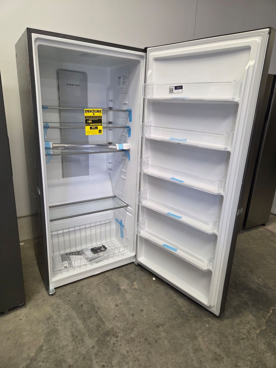 1552 BB53115669 FFUE2024AN Frigidaire® 20 Cu. Ft. Carbon Upright Freezer